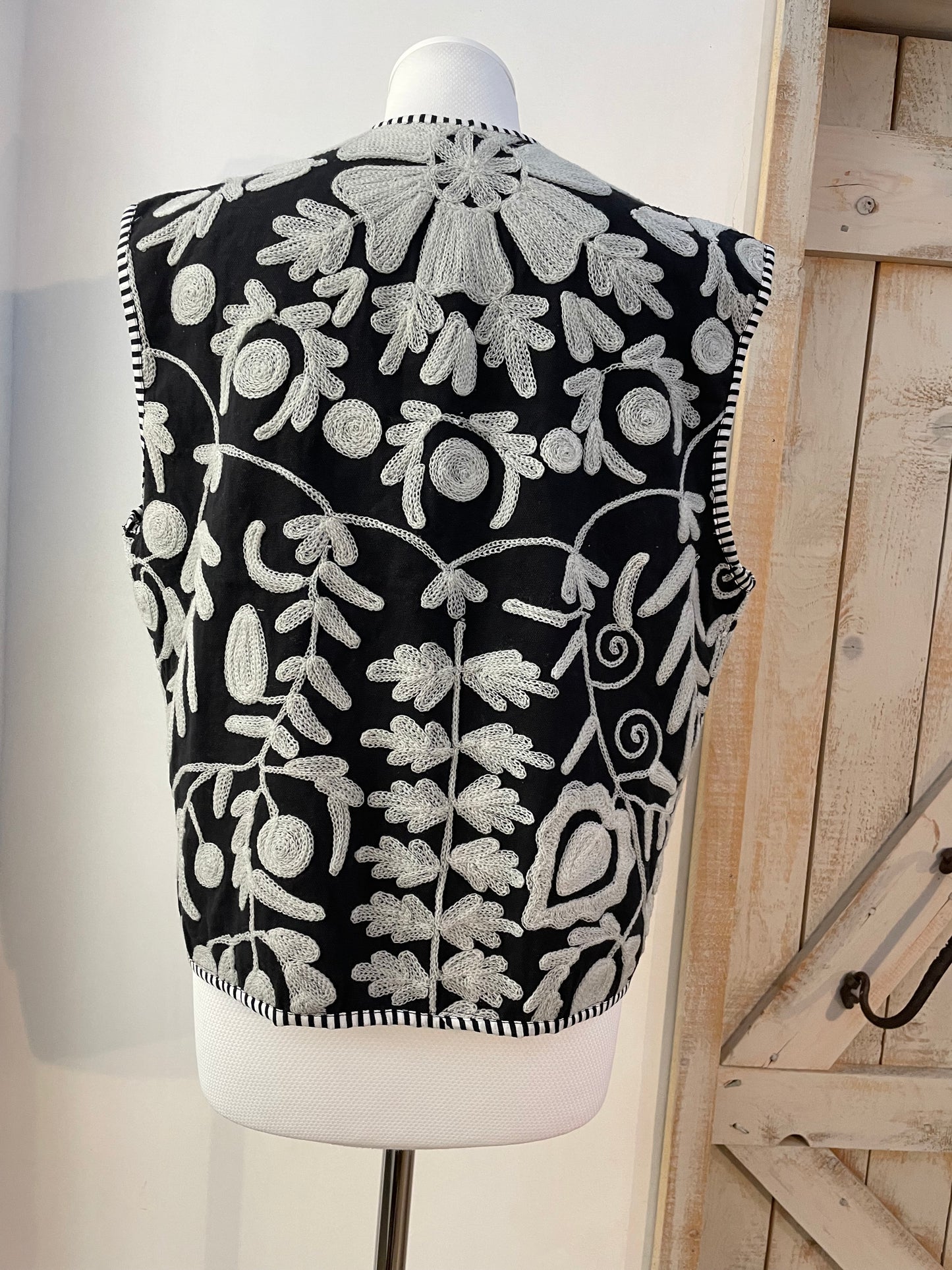 Gilet di cotone ricamato