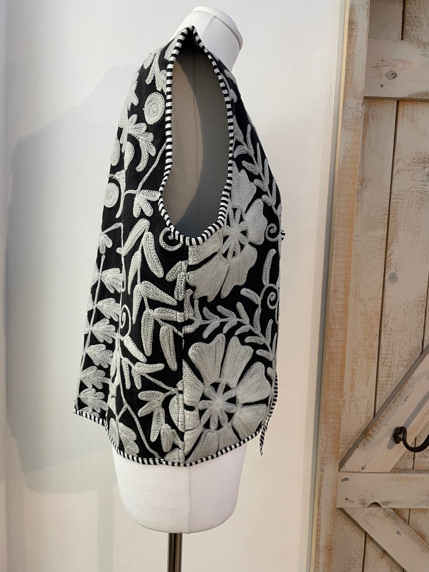 Gilet di cotone ricamato