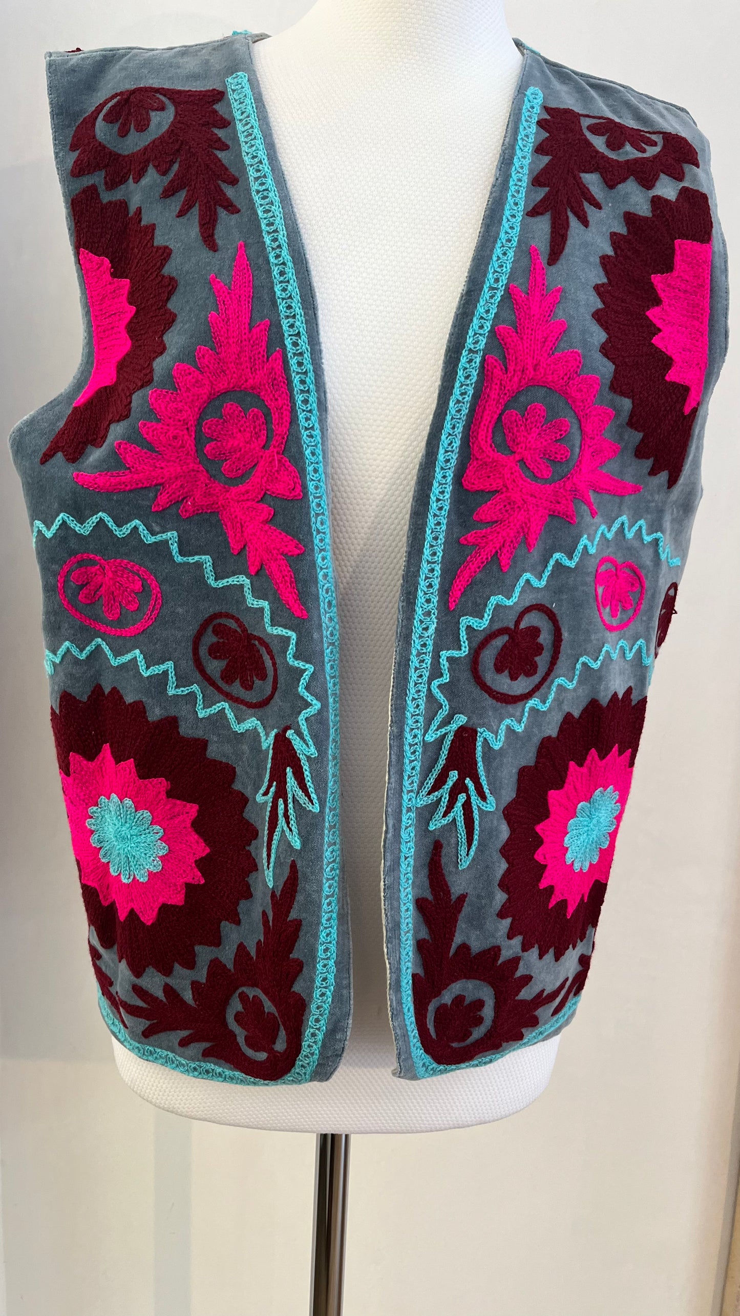 Gilet di velluto ricamato