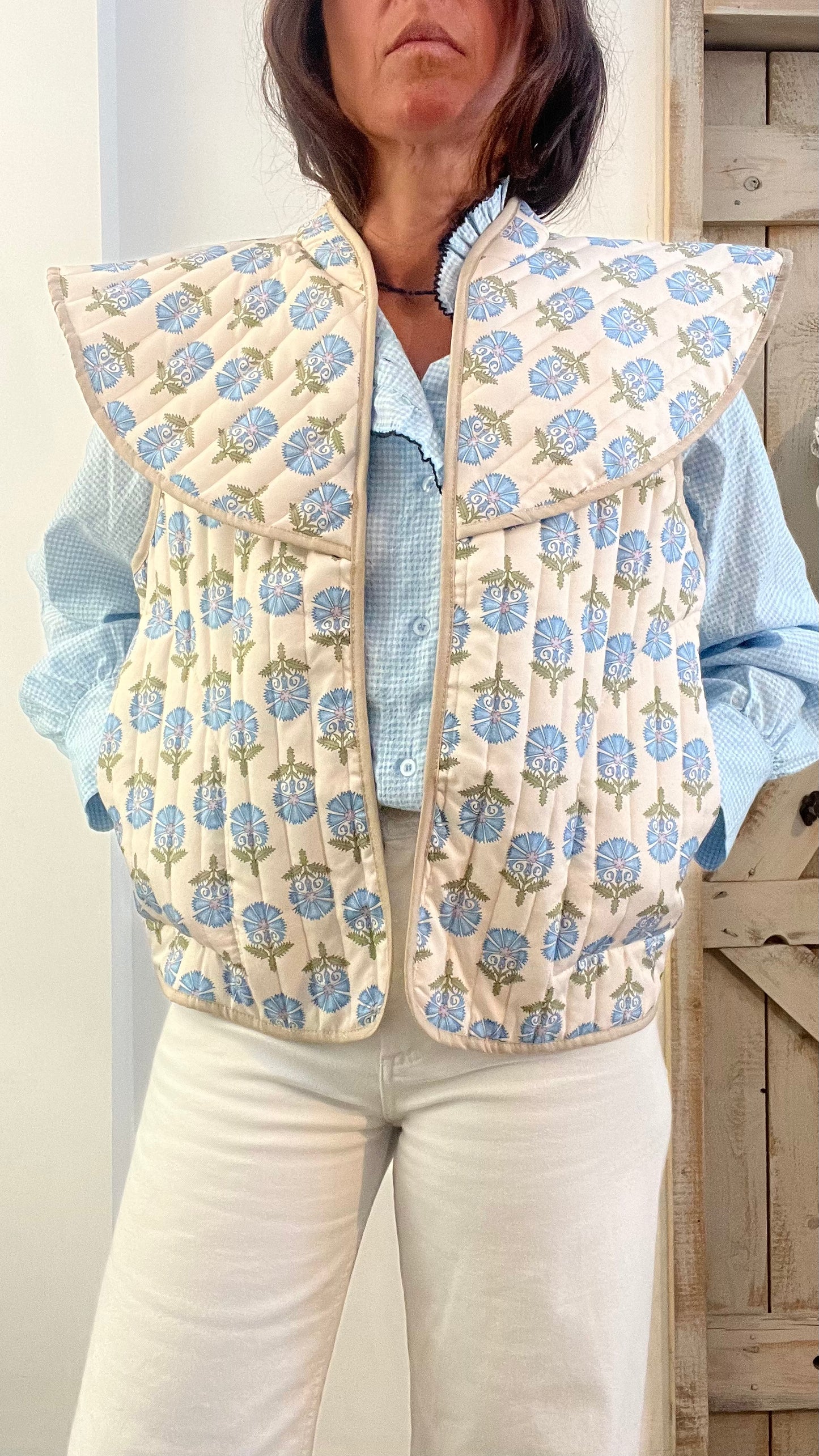Gilet stampato con maxi collo
