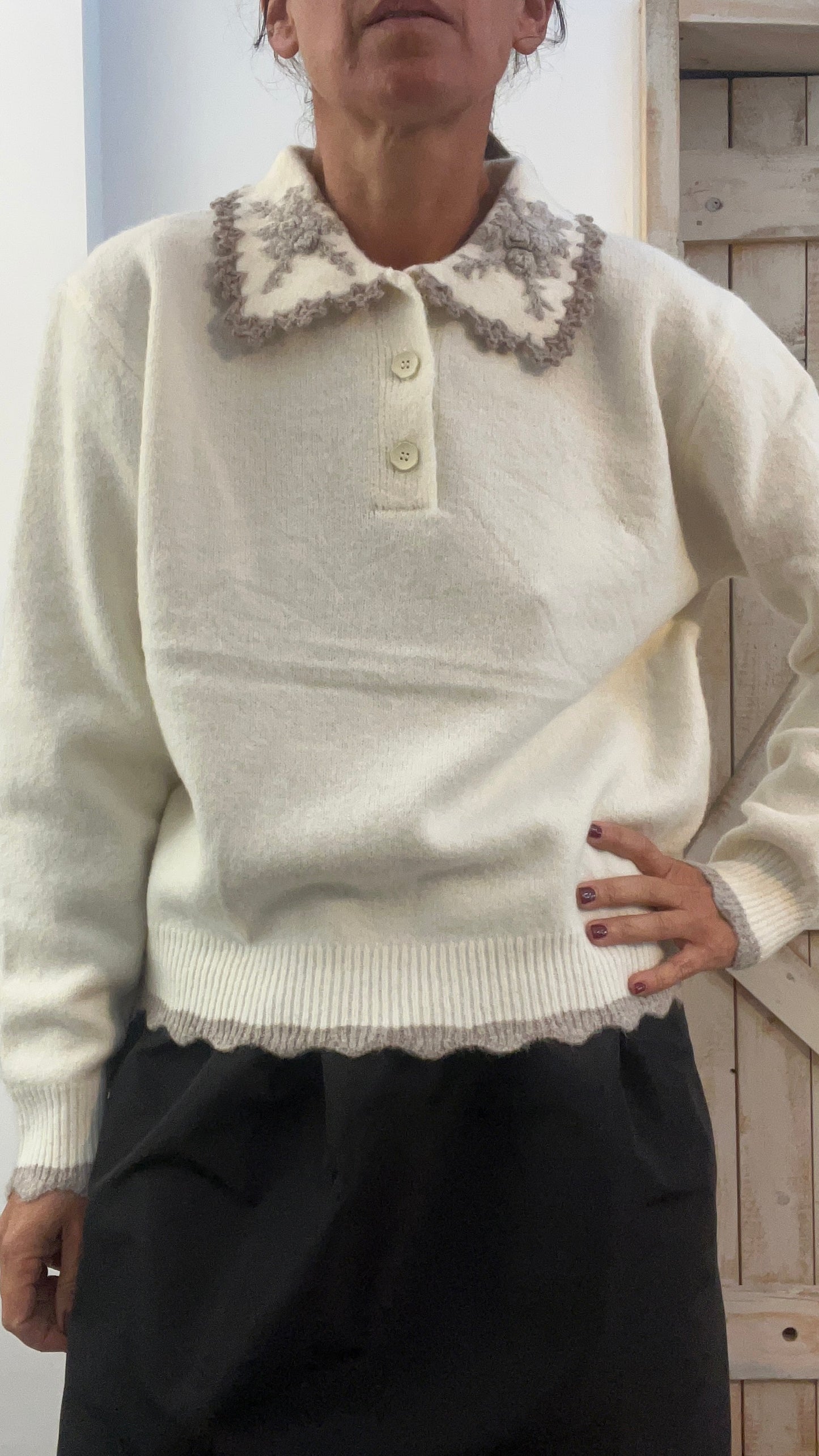 Maglione di lana con ricamo