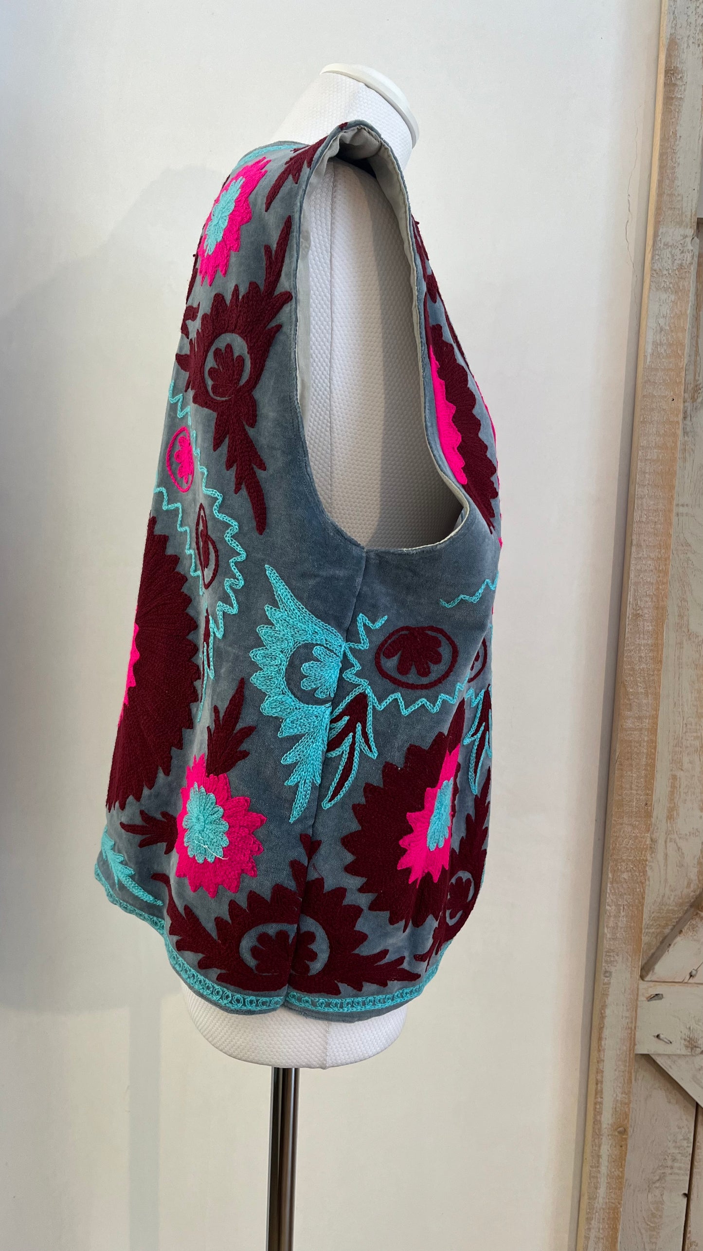 Gilet di velluto ricamato