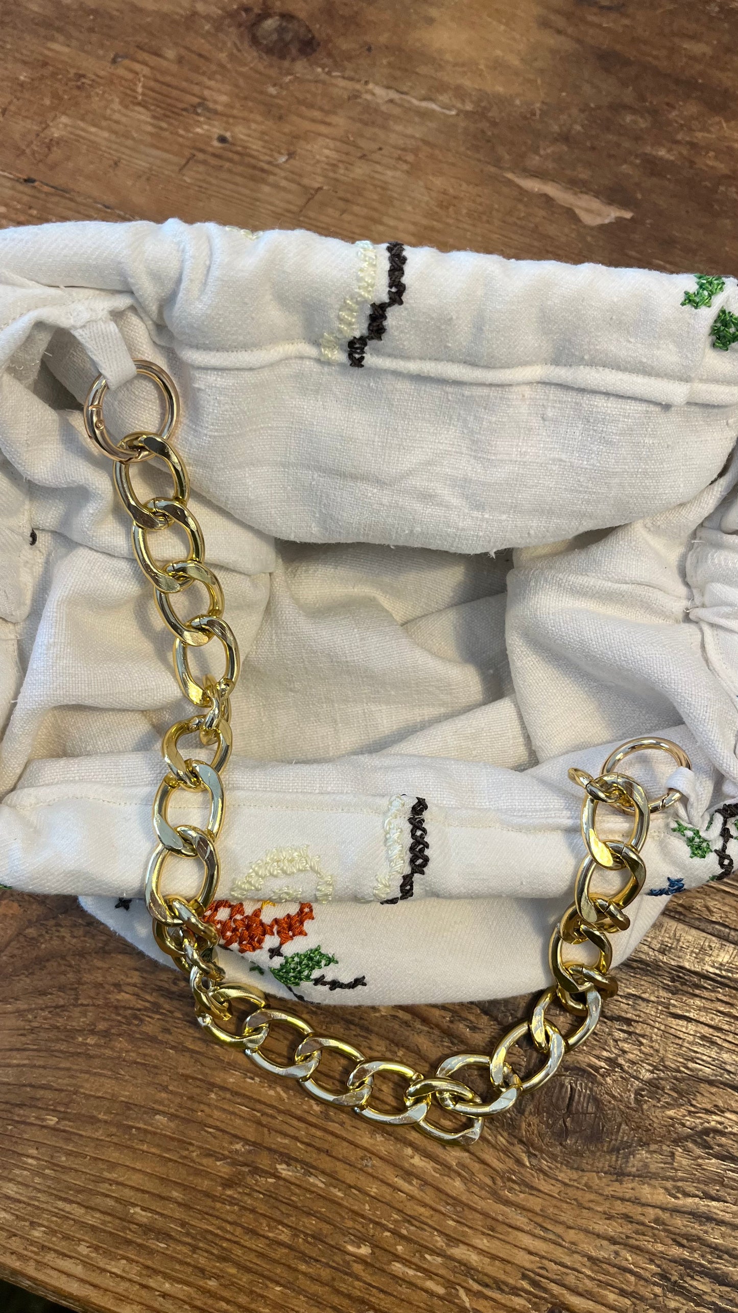 Clutch di cotone ricamata