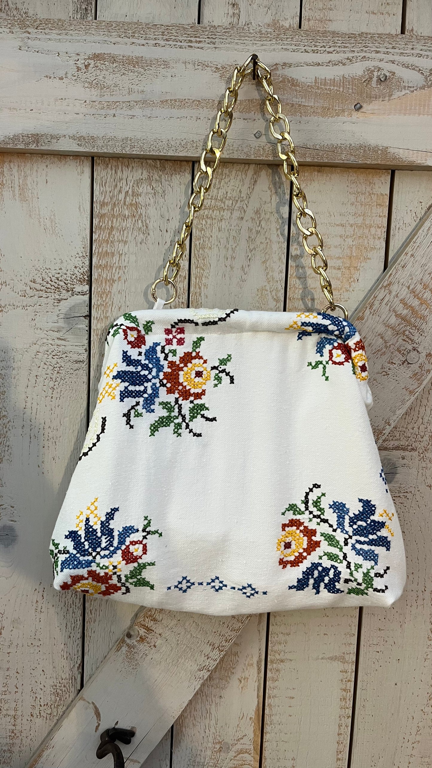 Clutch di cotone ricamata