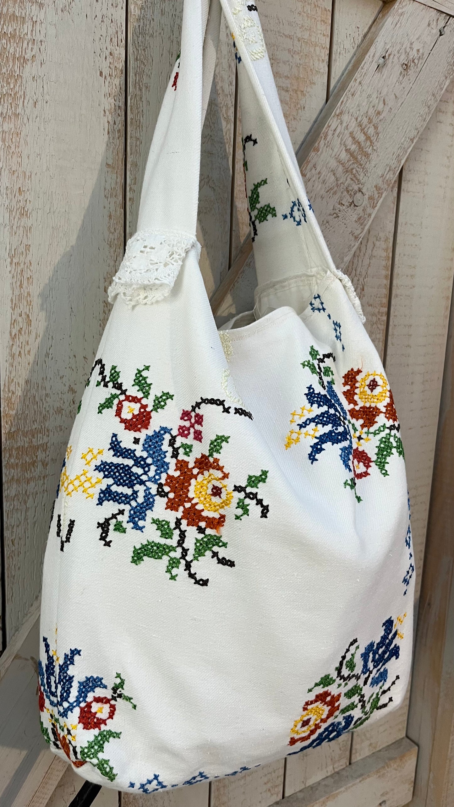 Shopper di cotone ricamata