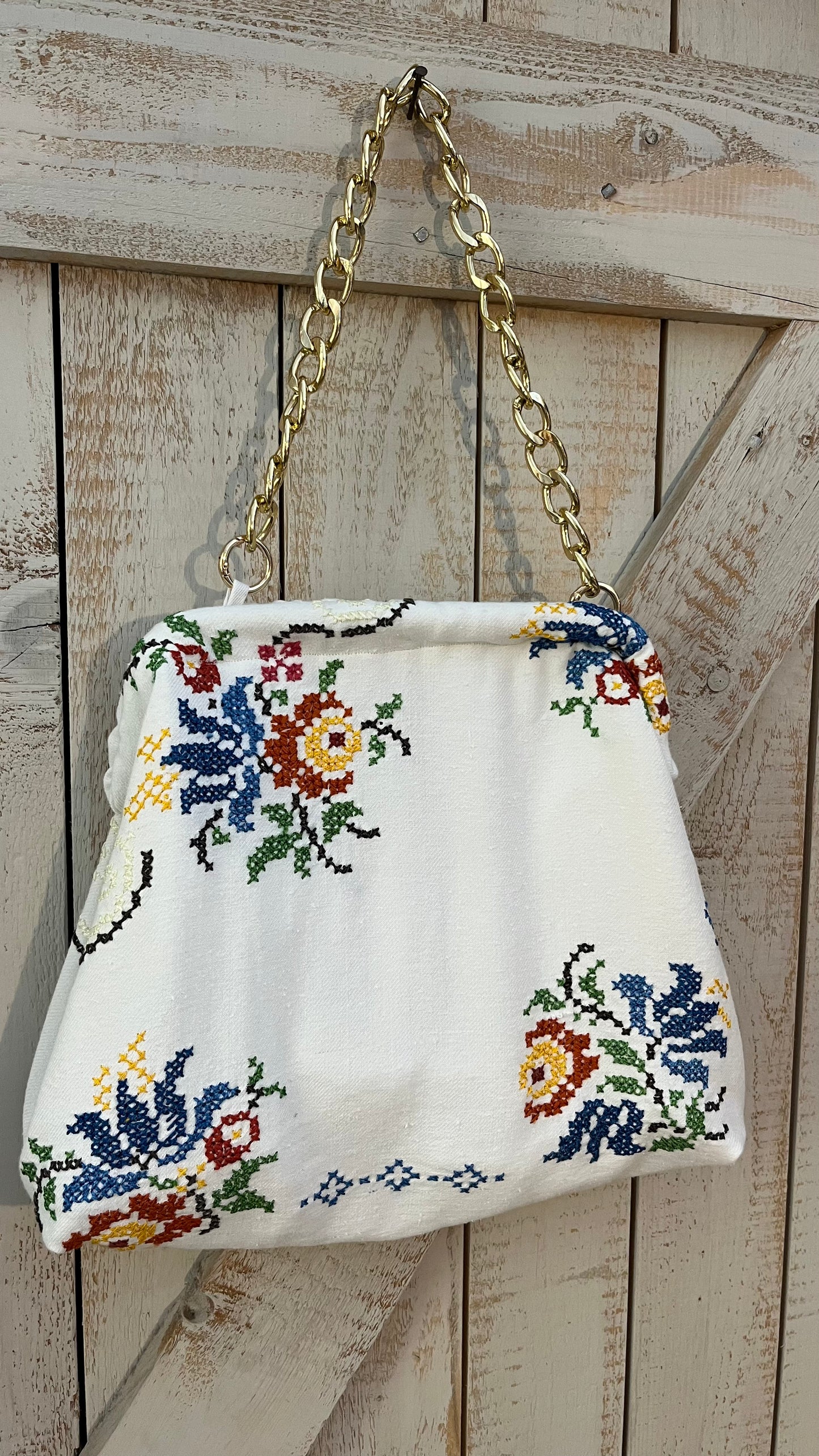 Clutch di cotone ricamata