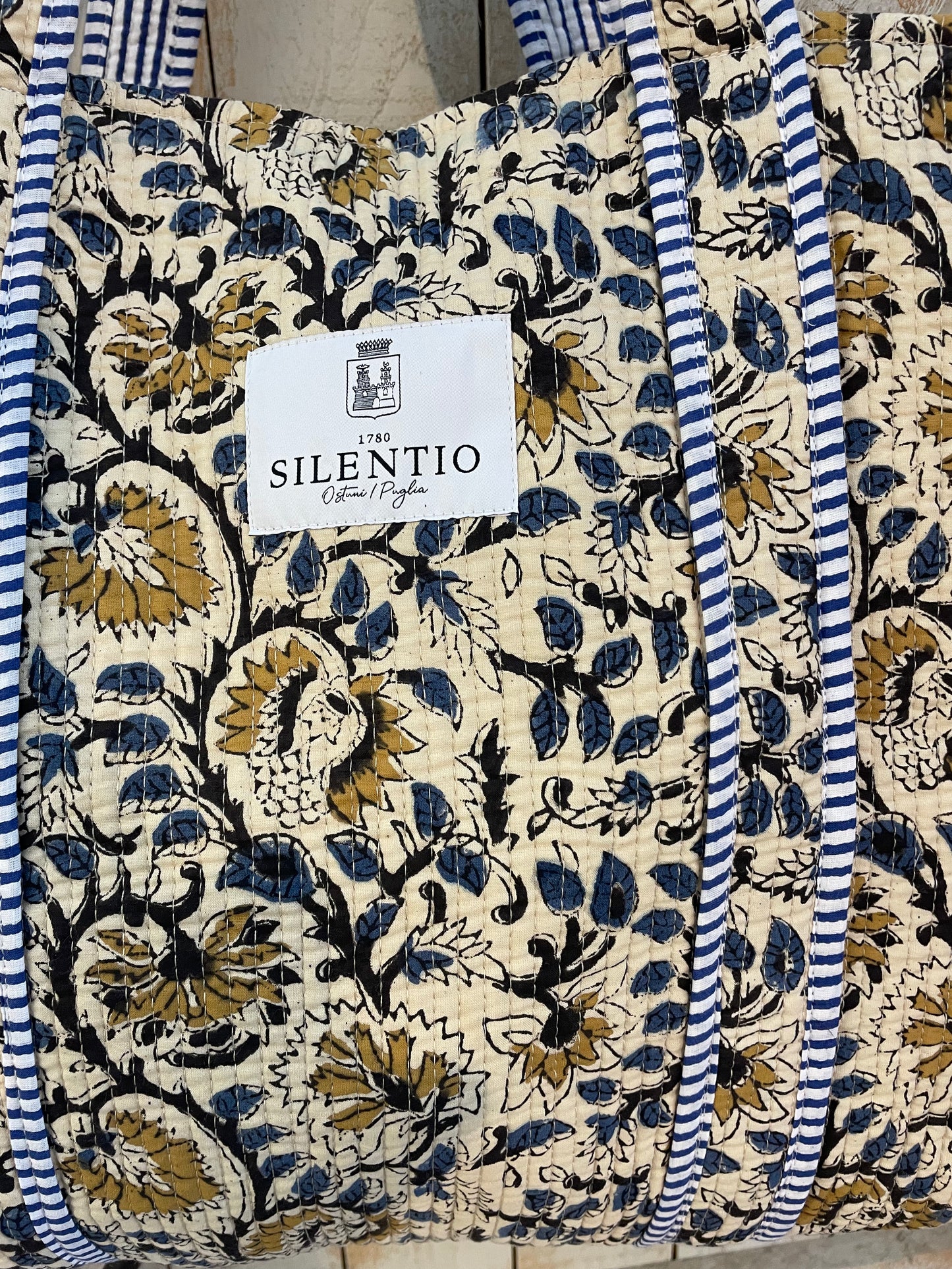 Maxi shopper di cotone padded stampata a mano