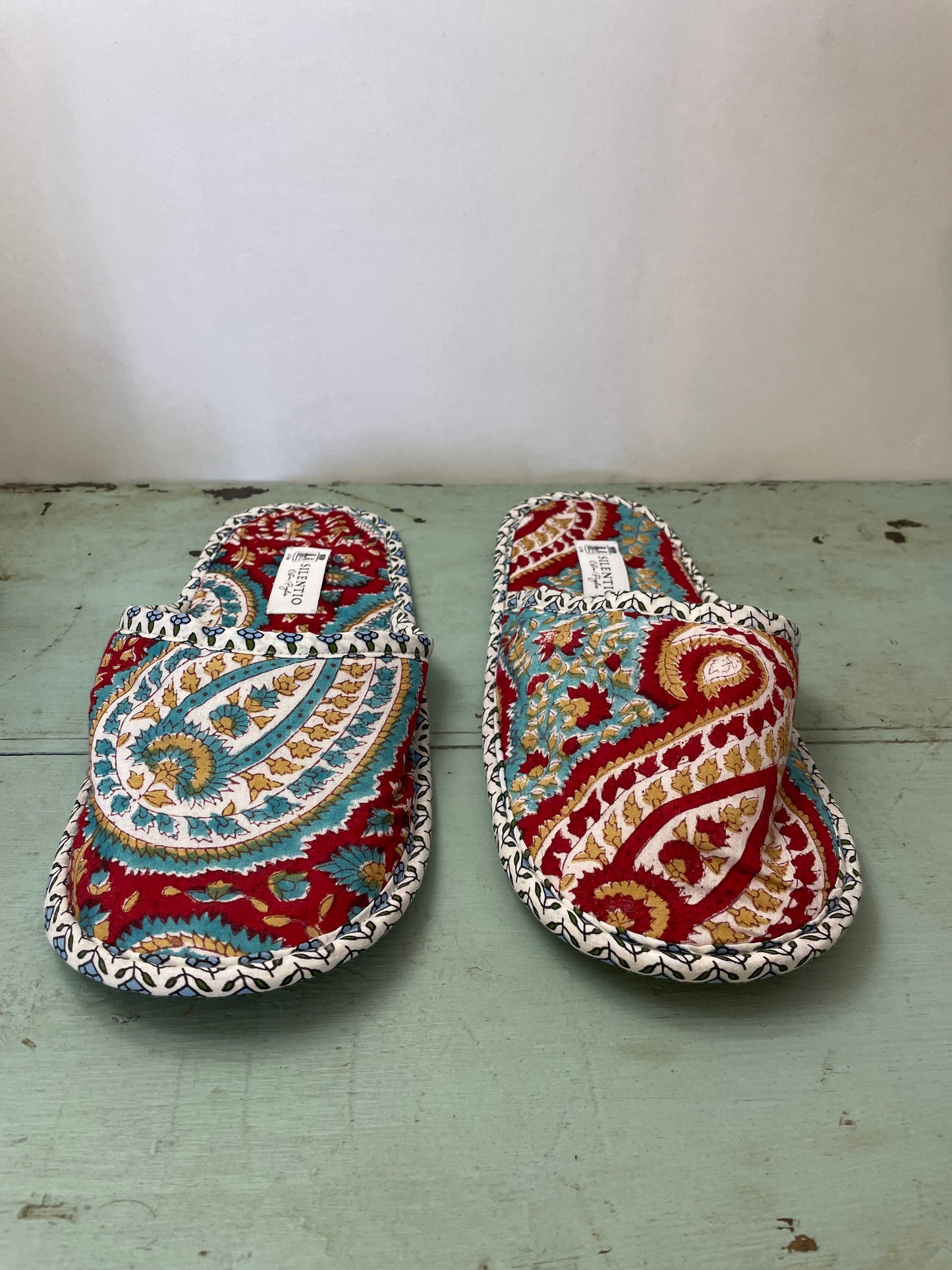 Hand-printed cotton travel slippers