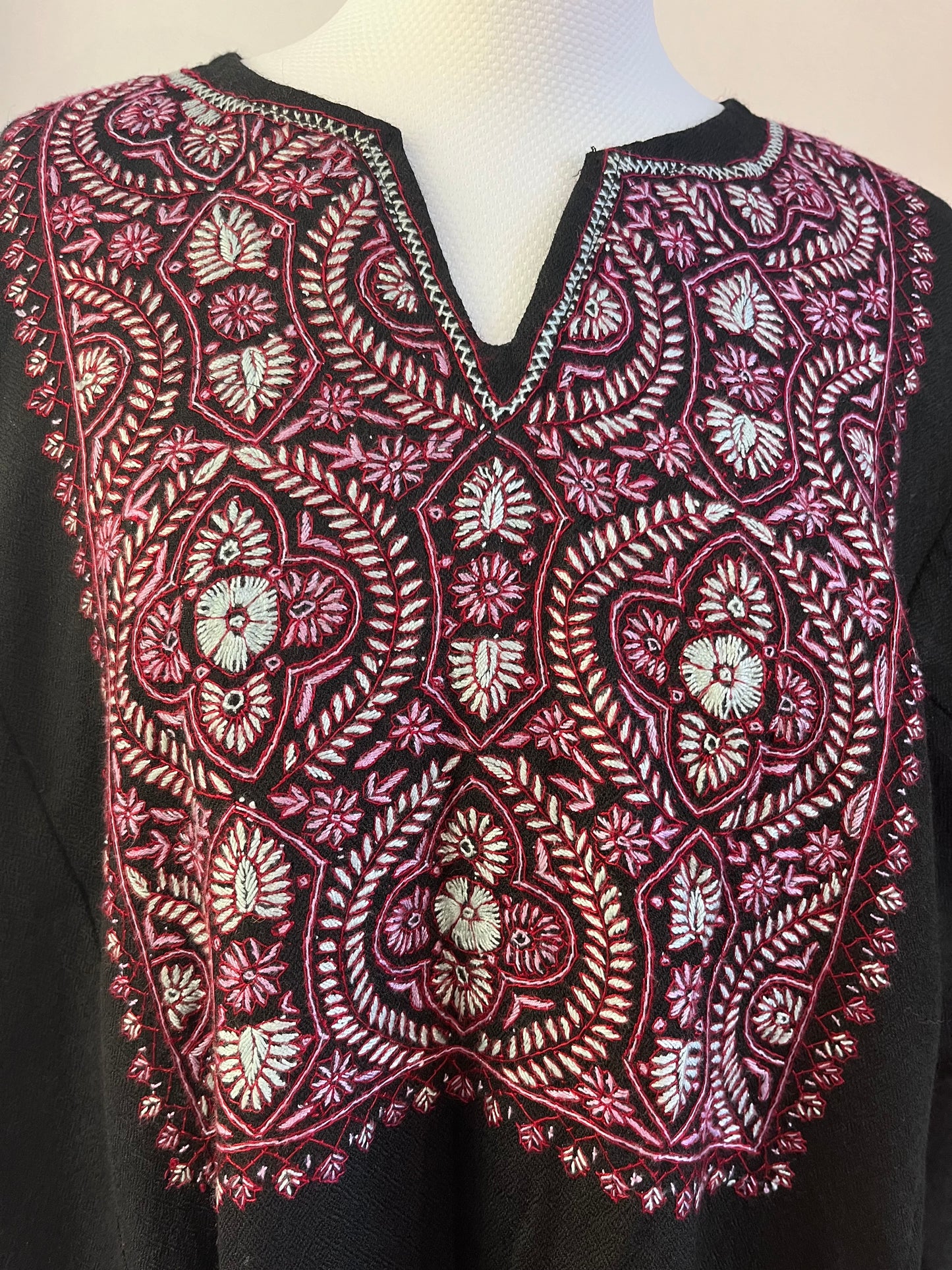 Wool kaftan with hand embroideries