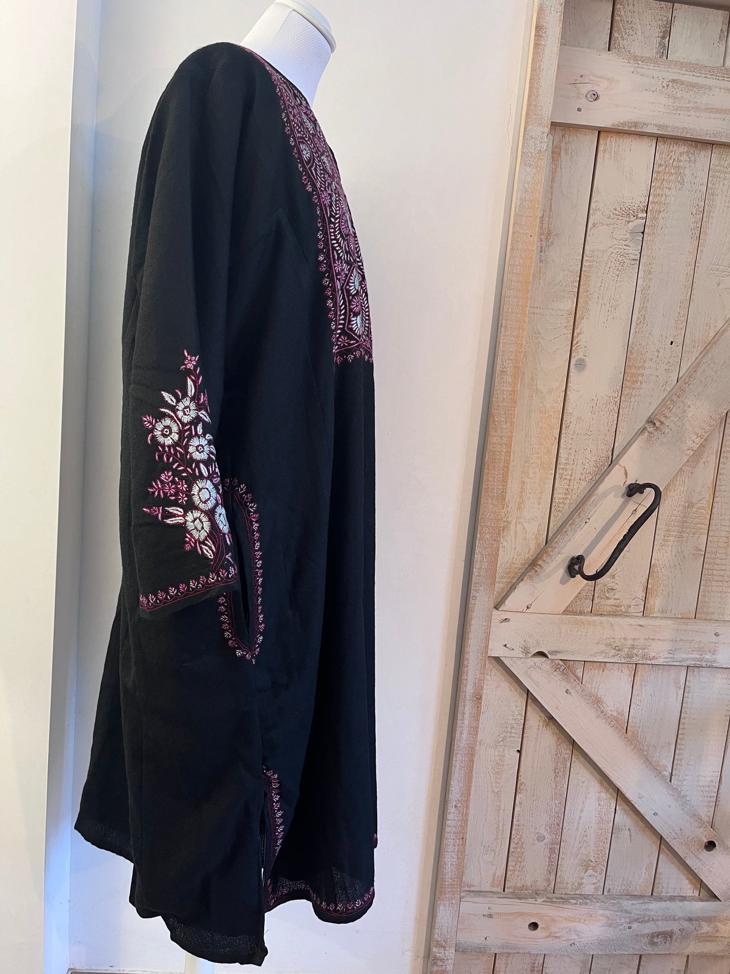 Wool kaftan with hand embroideries