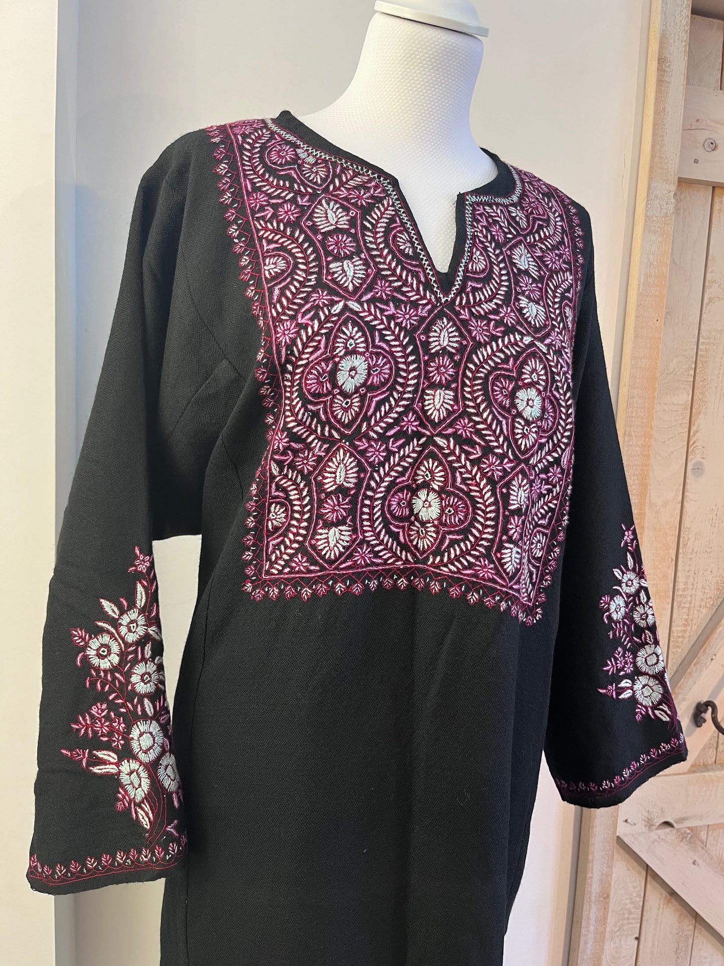 Wool kaftan with hand embroideries