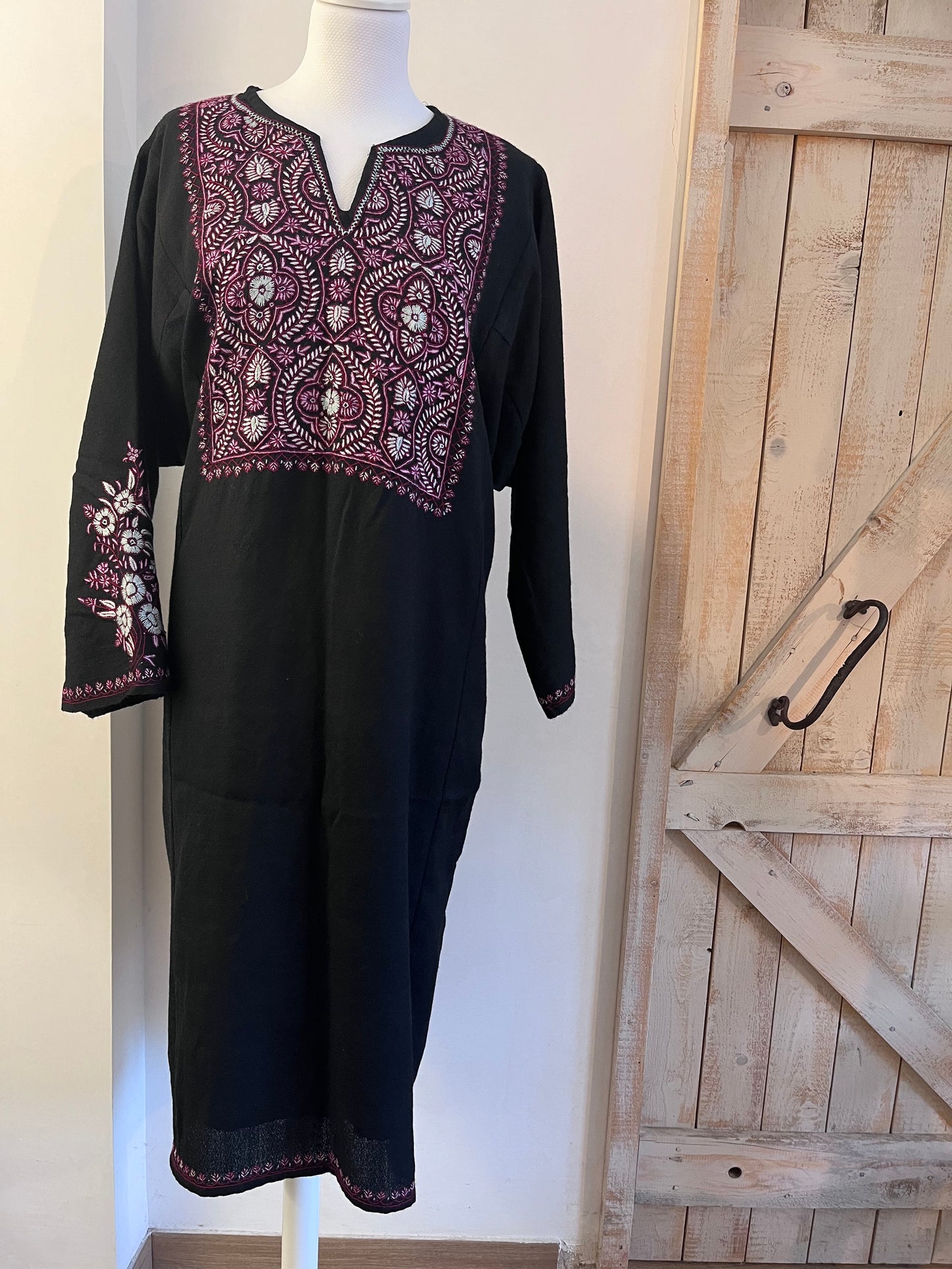 Wool kaftan with hand embroideries