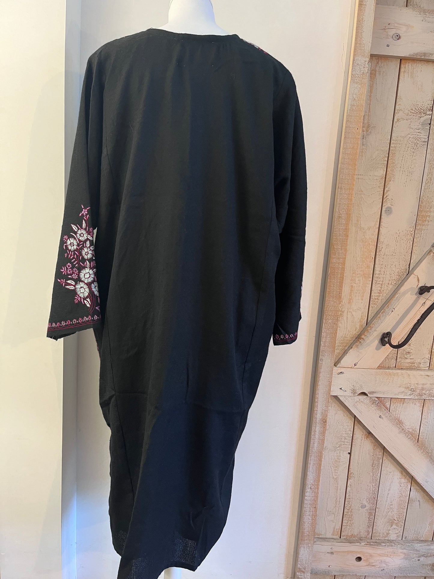 Wool kaftan with hand embroideries