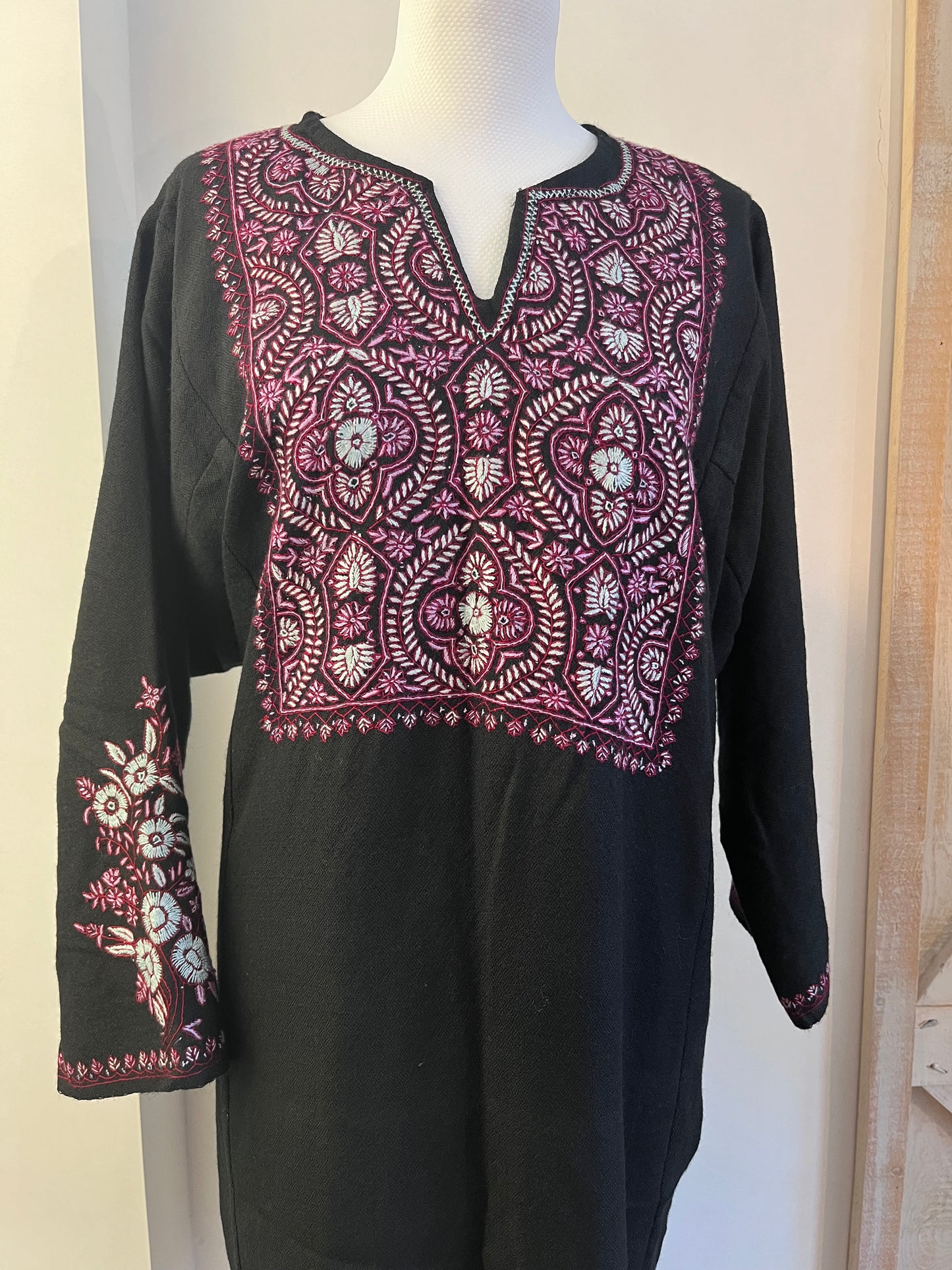 Wool kaftan with hand embroideries