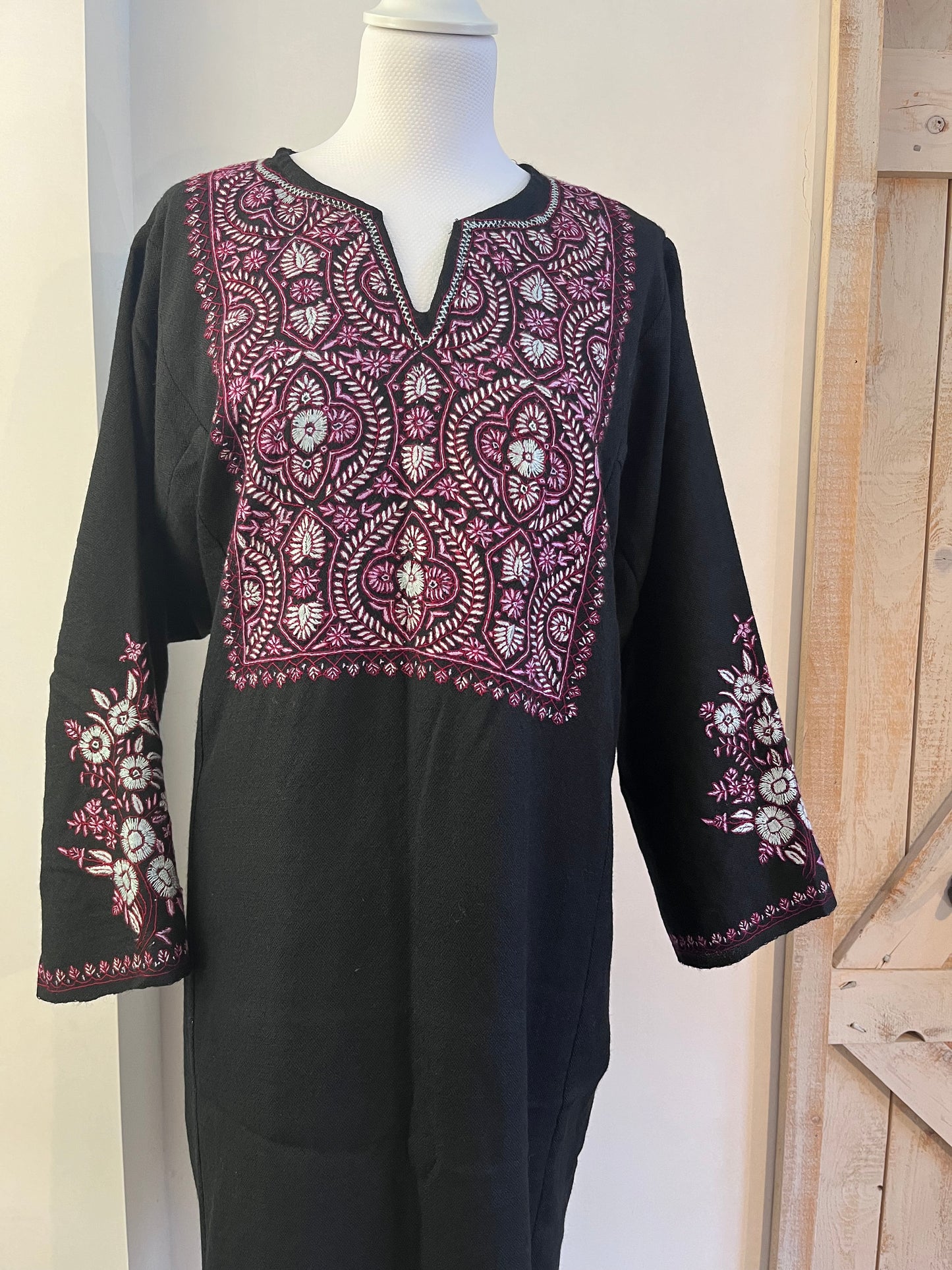 Wool kaftan with hand embroideries