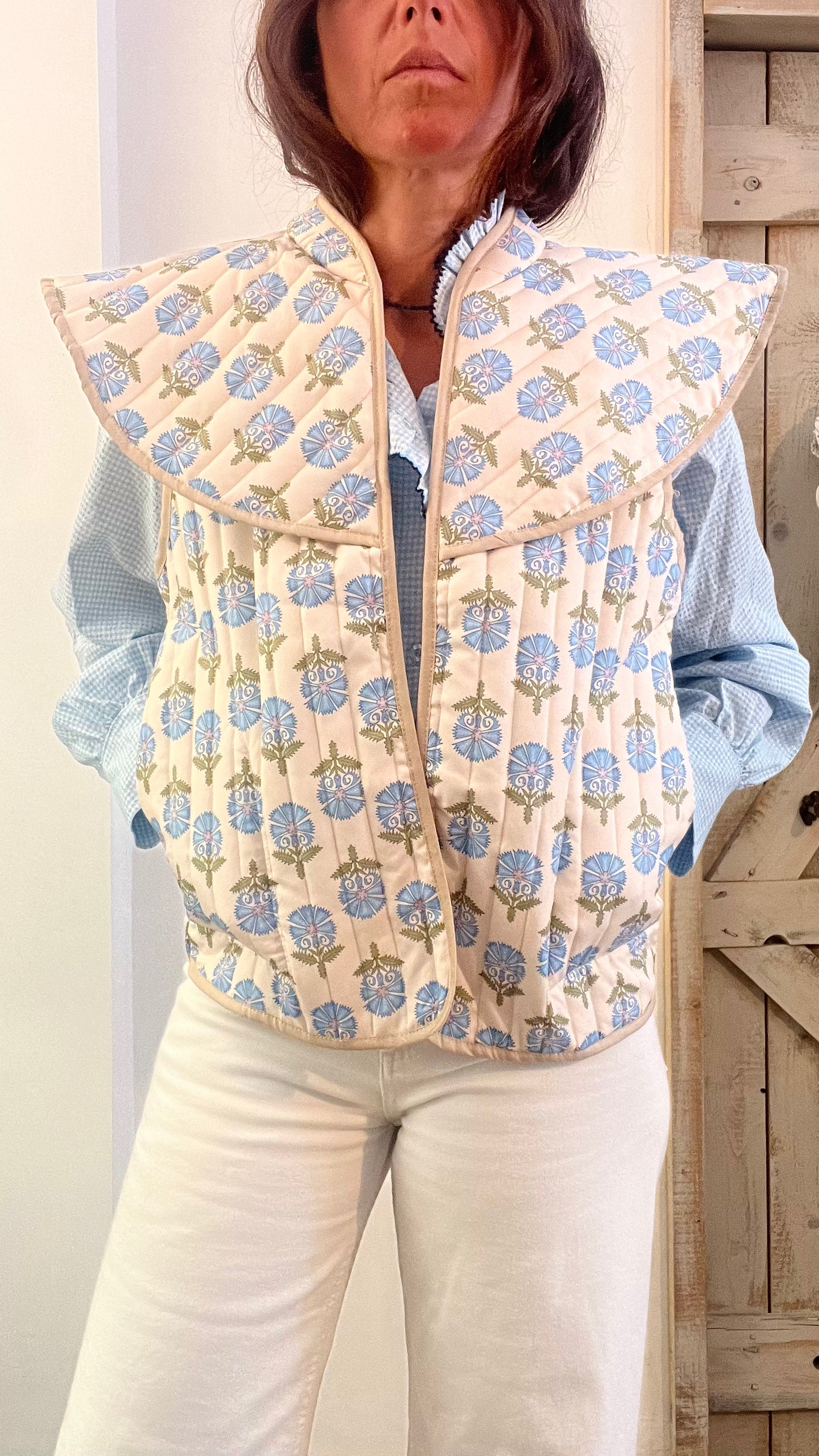 Gilet stampato con maxi collo