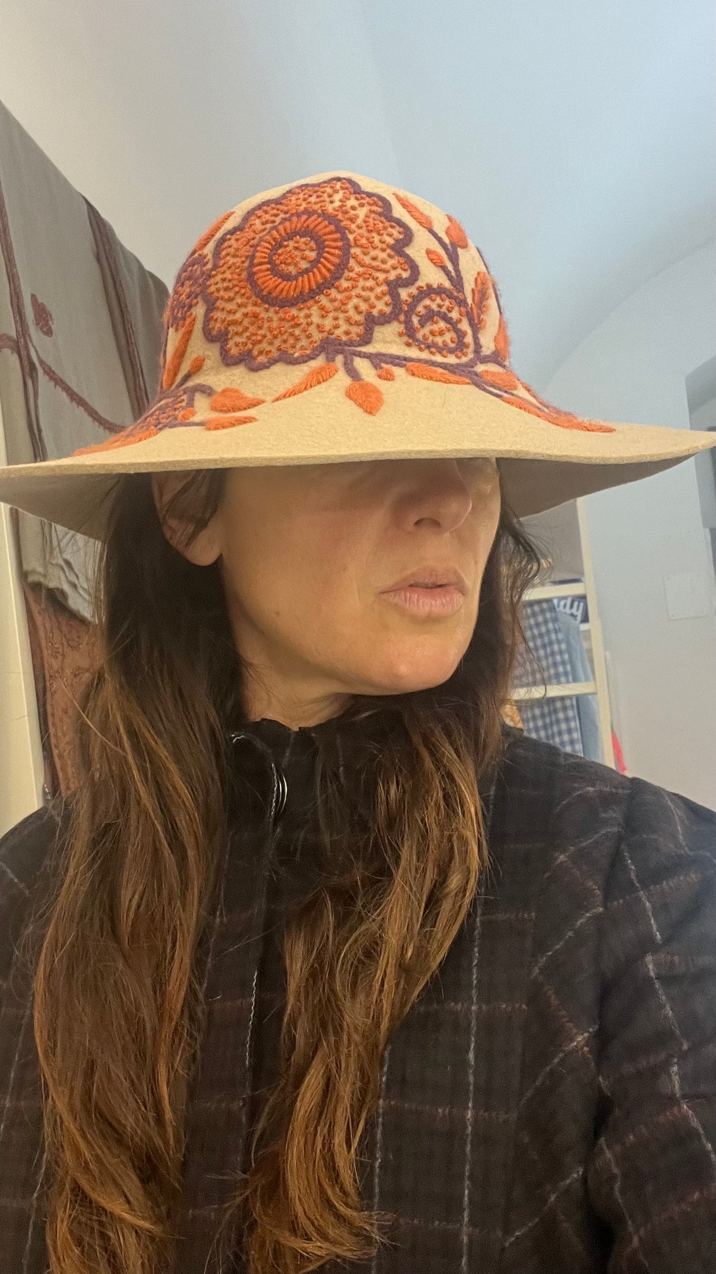 Maxi cappello di feltro ricamato a mano