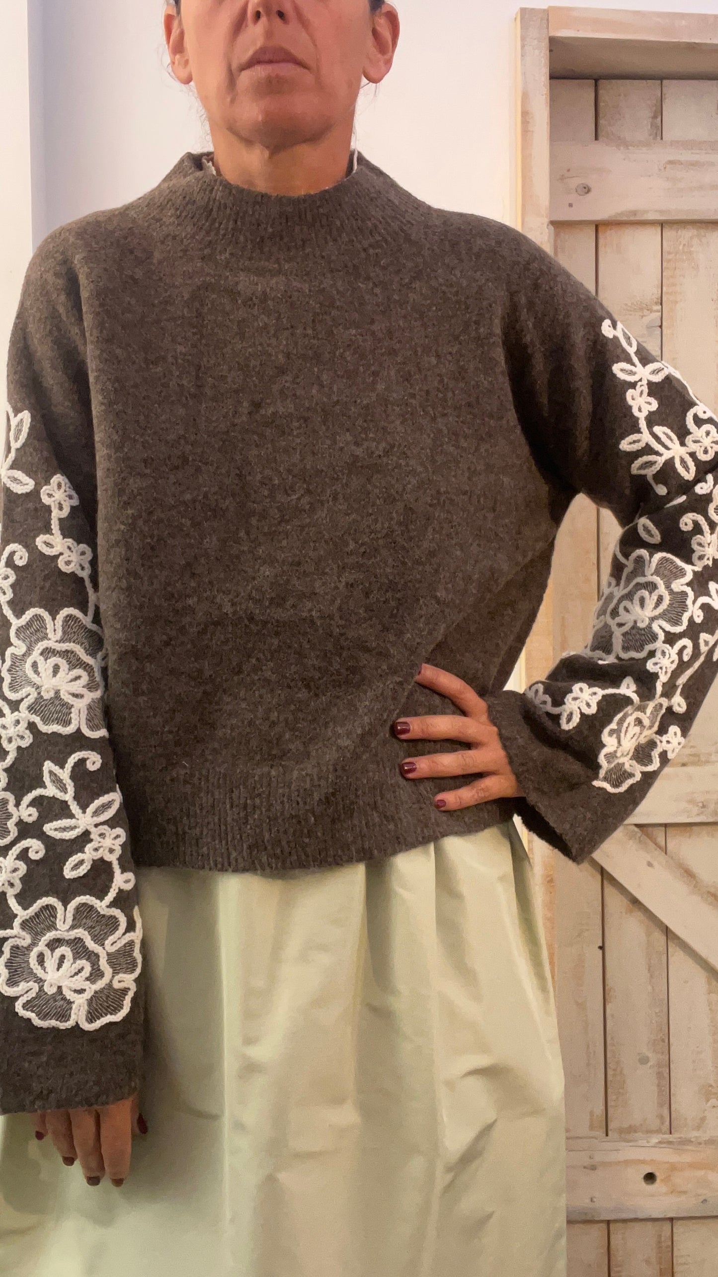 Maglione di lana con ricamo