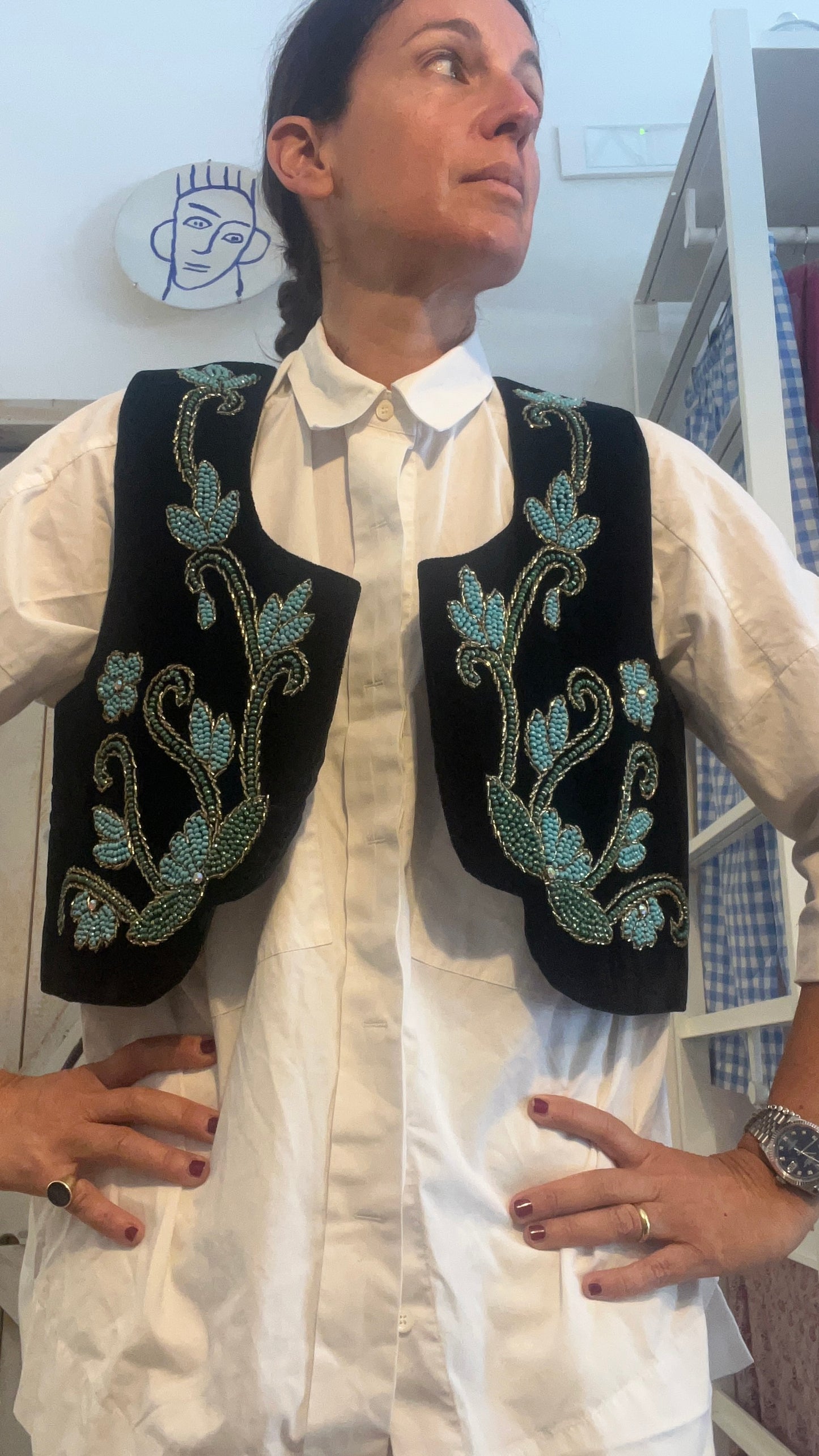 Gilet di velluto con ricami e cristalli