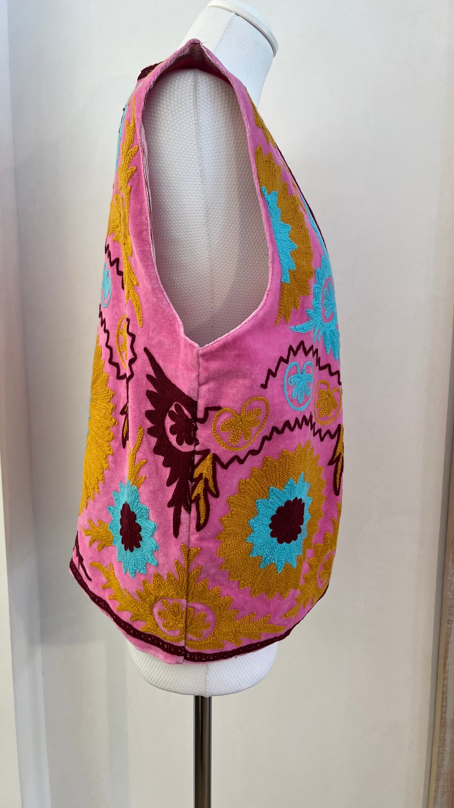 Gilet di velluto ricamato
