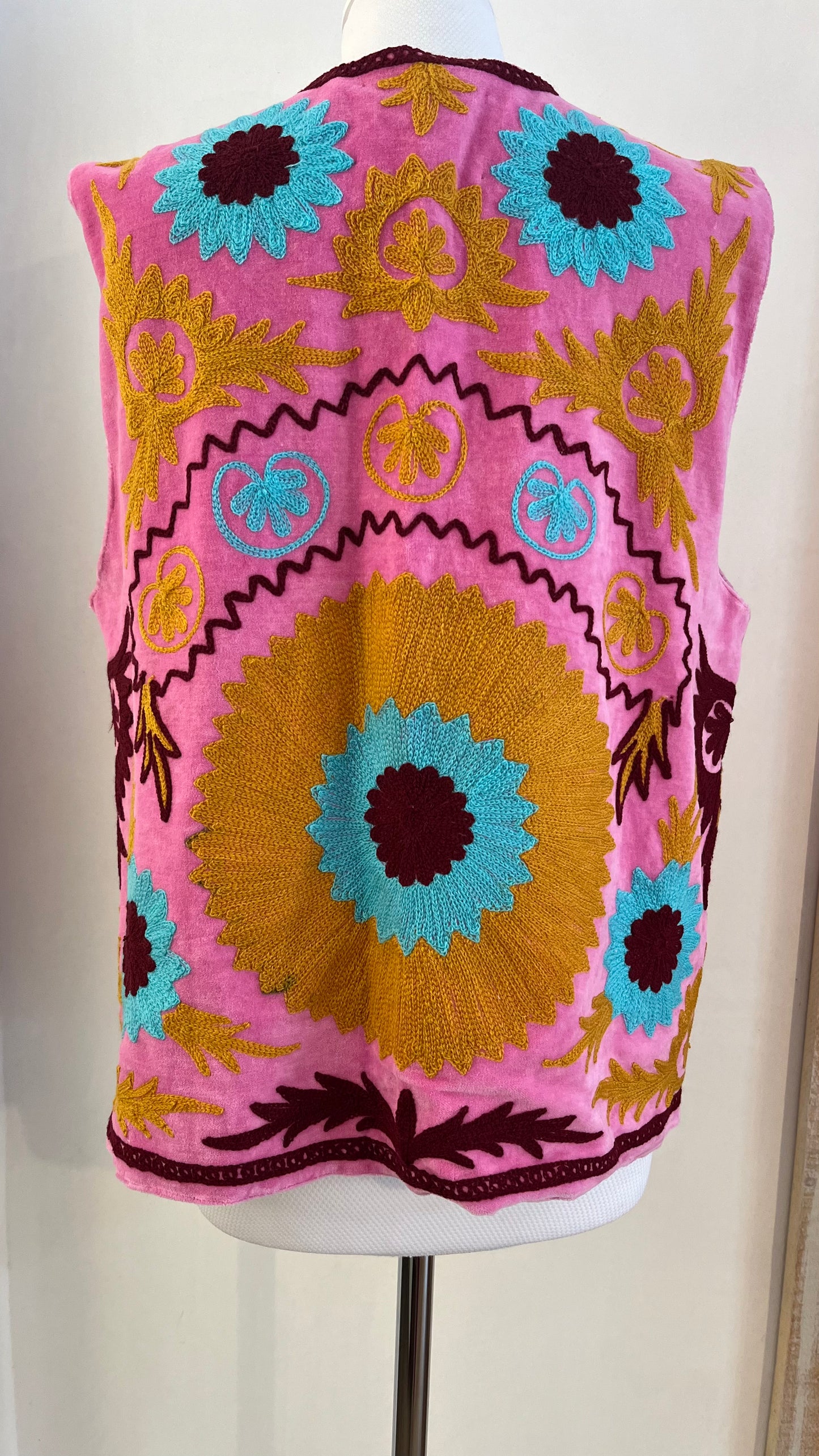Gilet di velluto ricamato