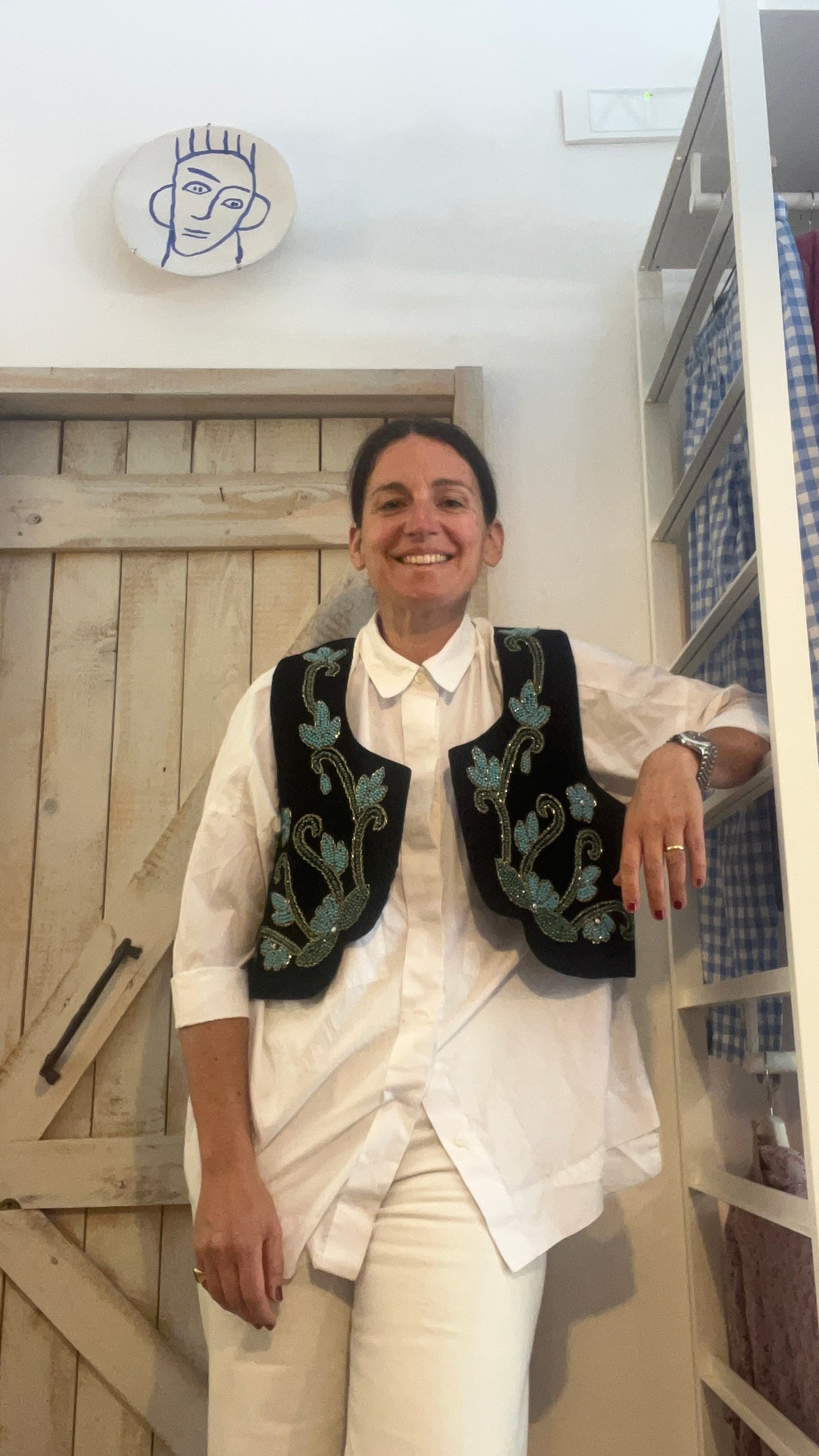 Gilet di velluto con ricami e cristalli