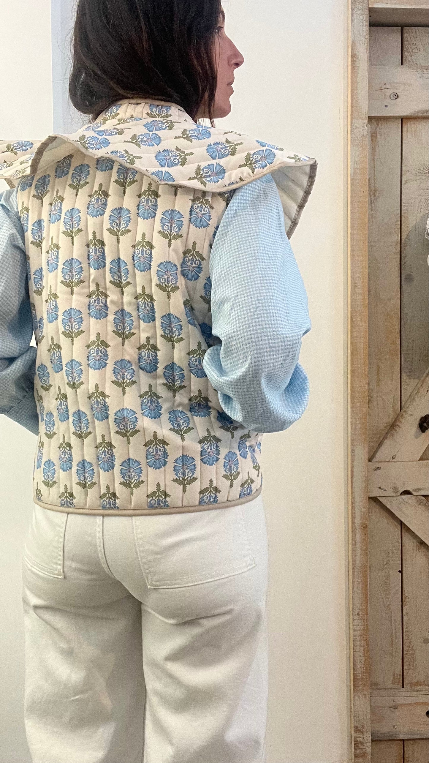 Gilet stampato con maxi collo