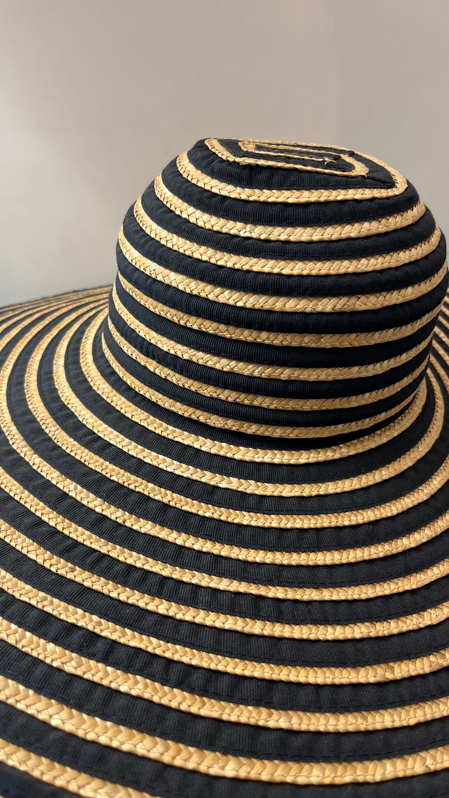 Maxi cappello di paglia