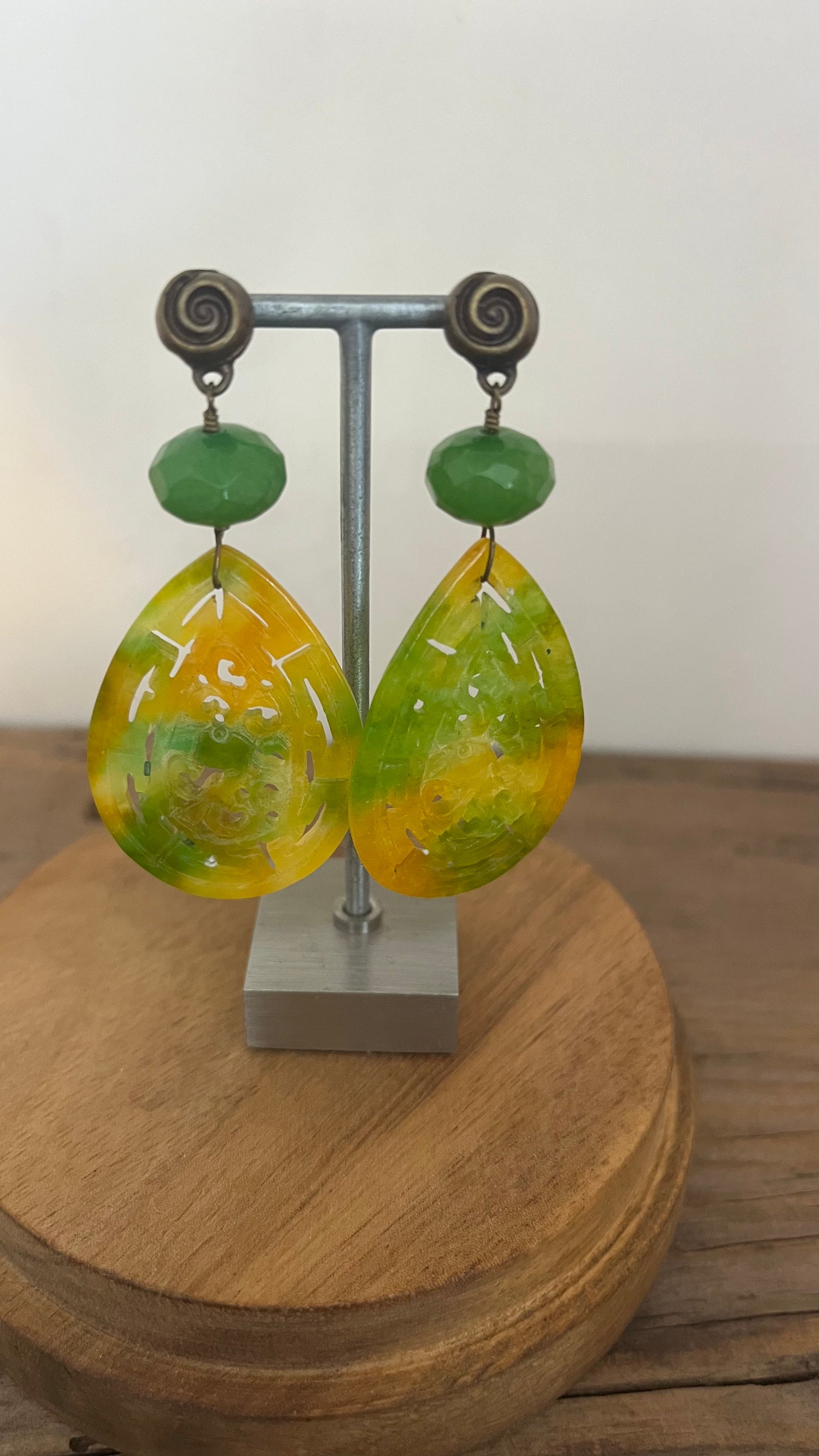 Orecchini pendenti con pietre dure