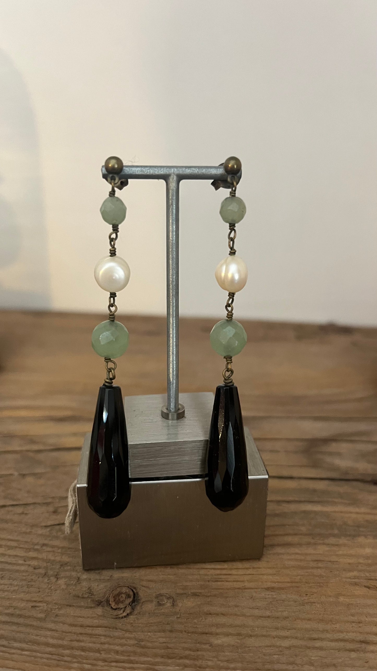 Orecchini pendenti con pietre dure