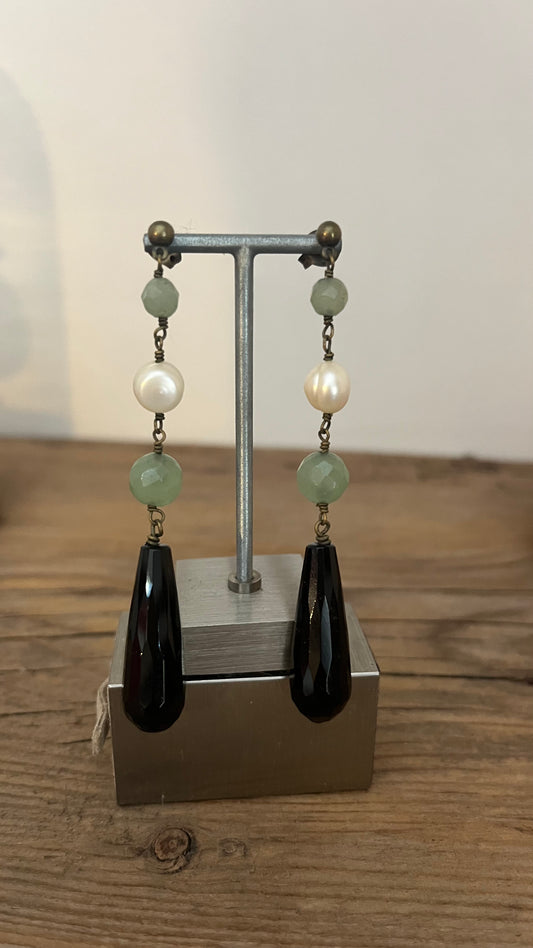 Orecchini pendenti con pietre dure