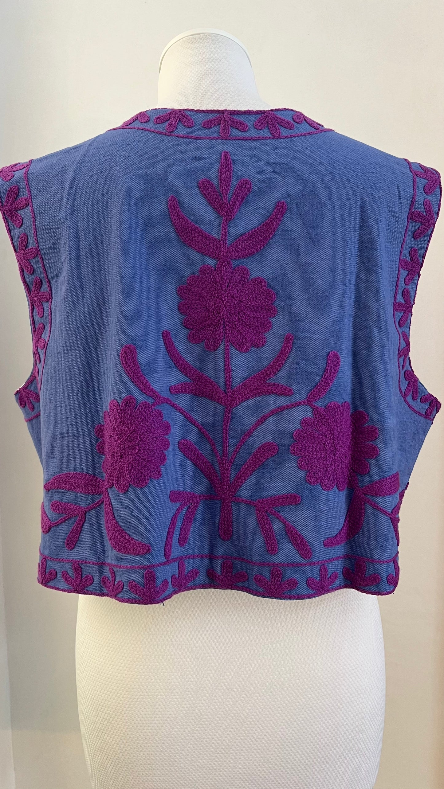 Mini gilet di cotone ricamato