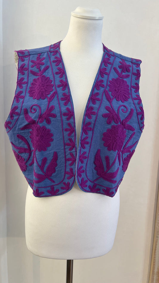 Mini gilet di cotone ricamato