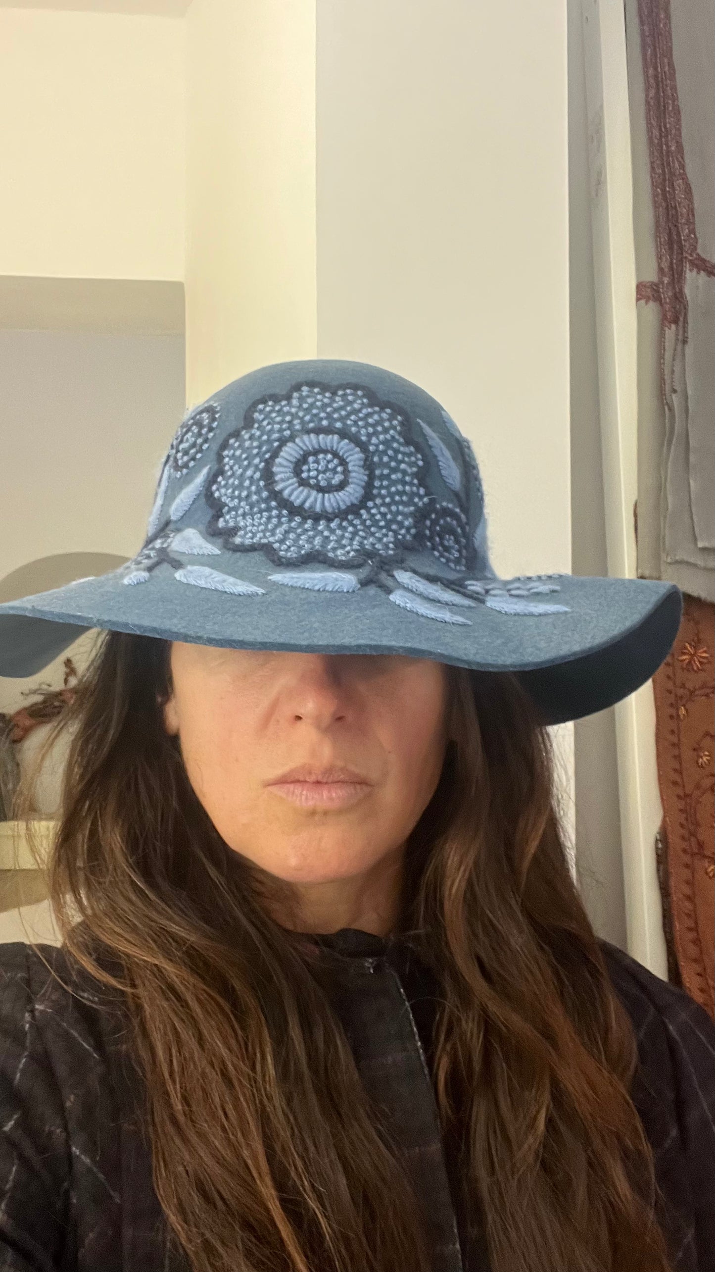 Maxi cappello di feltro ricamato a mano