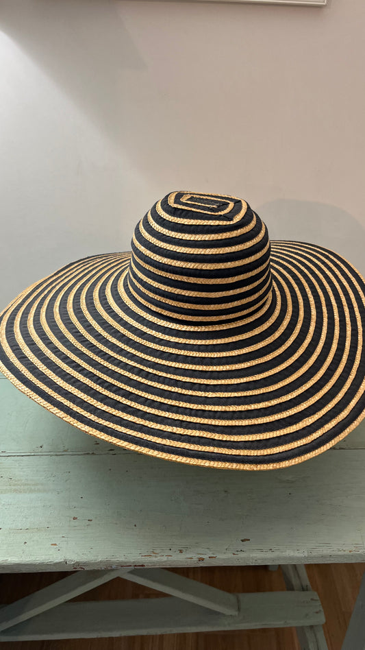 Maxi cappello di paglia