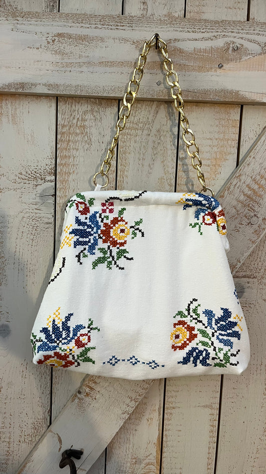 Clutch di cotone ricamata