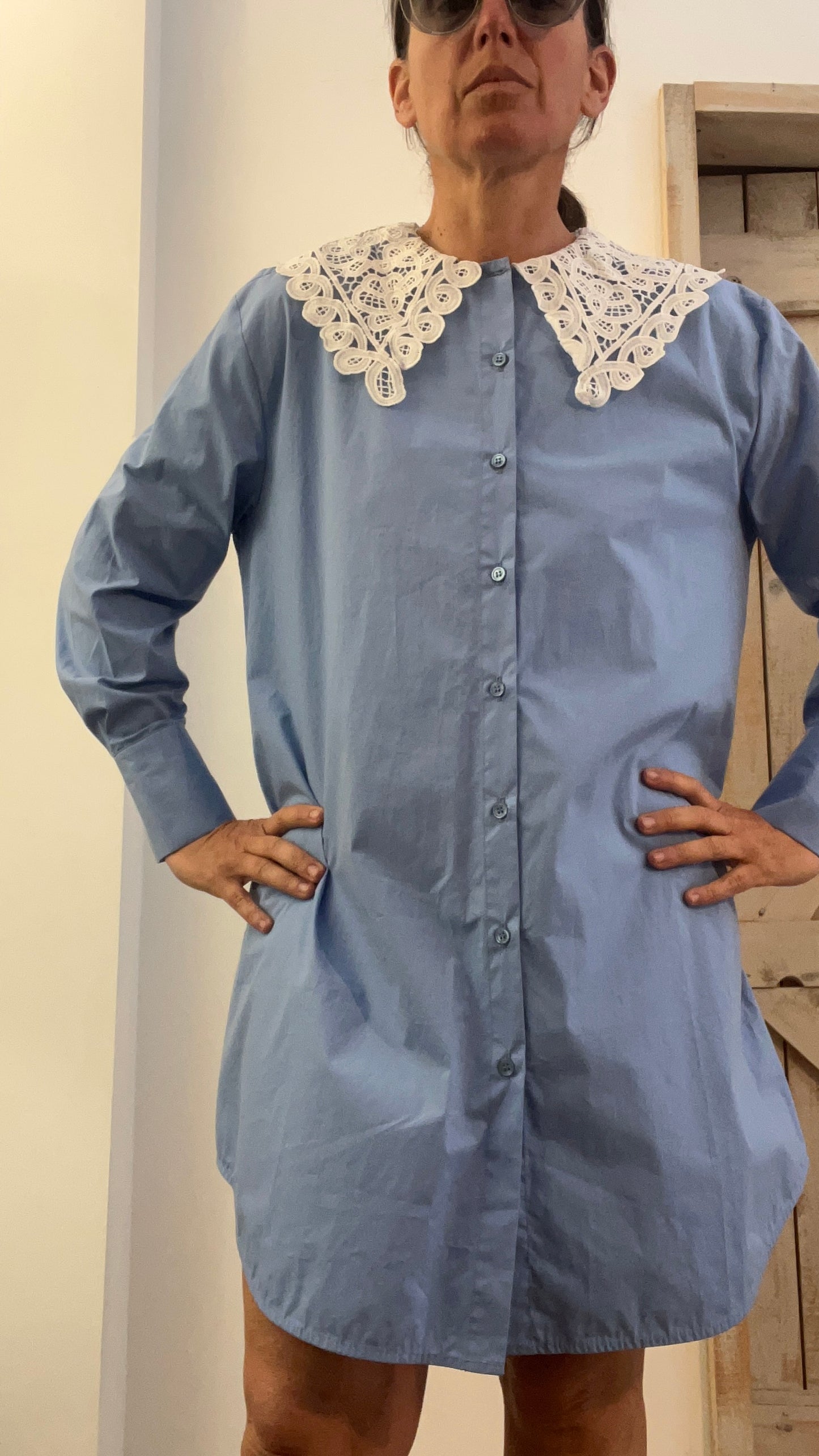 Abito camicia con colletto di pizzo