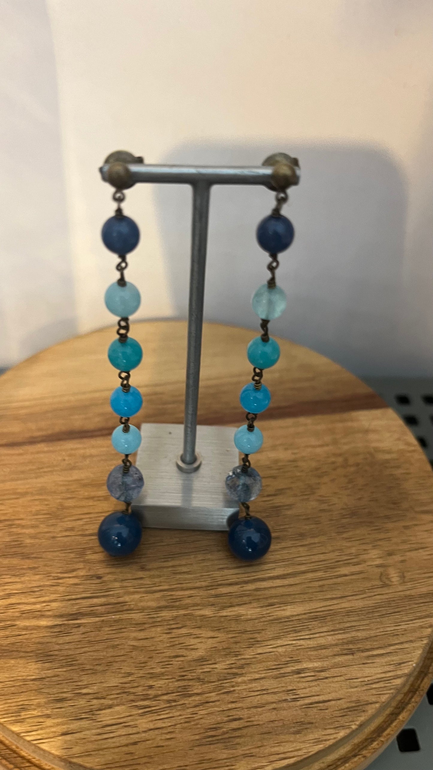 Orecchini pendenti con pietre dure