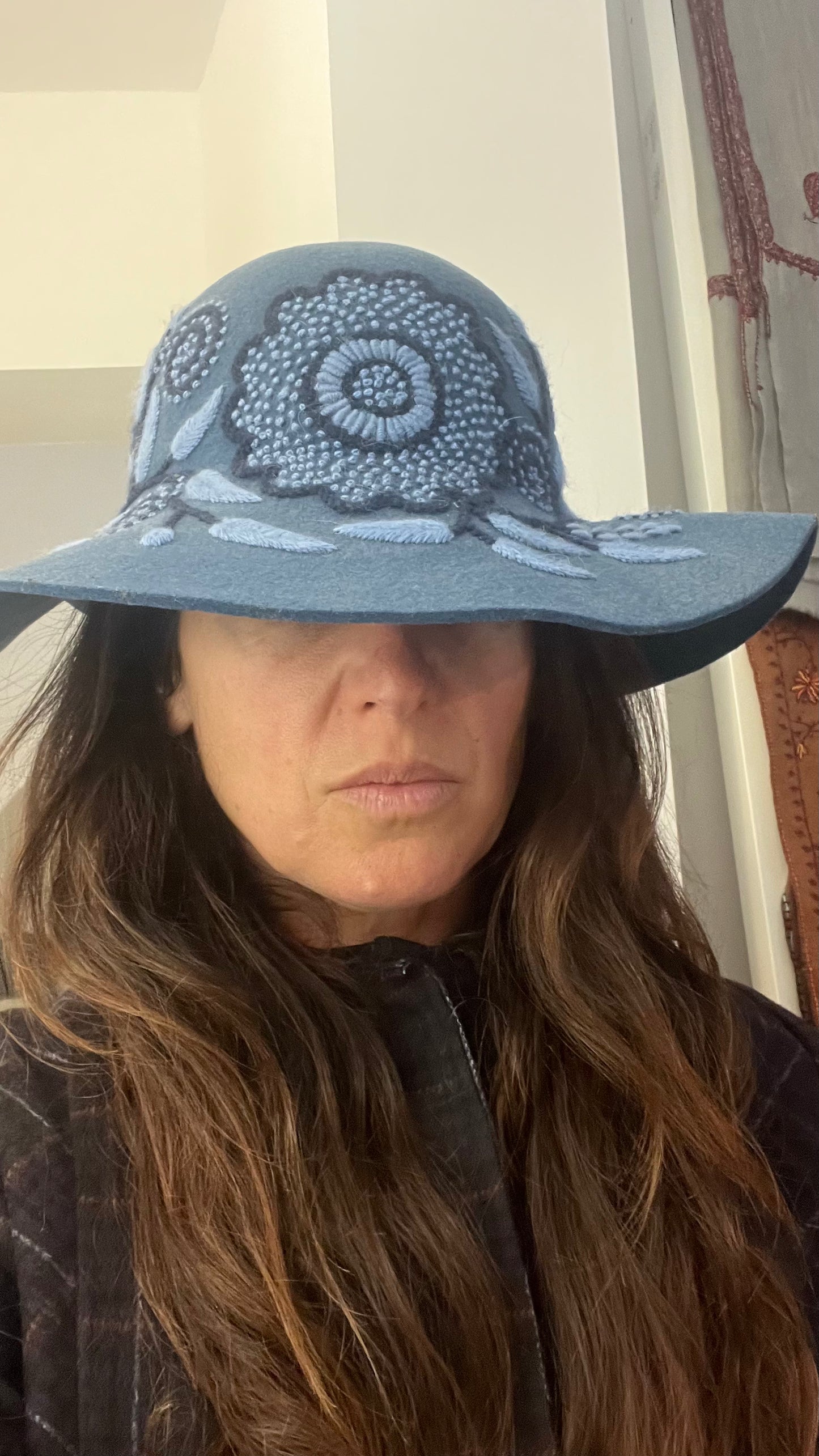 Maxi cappello di feltro ricamato a mano