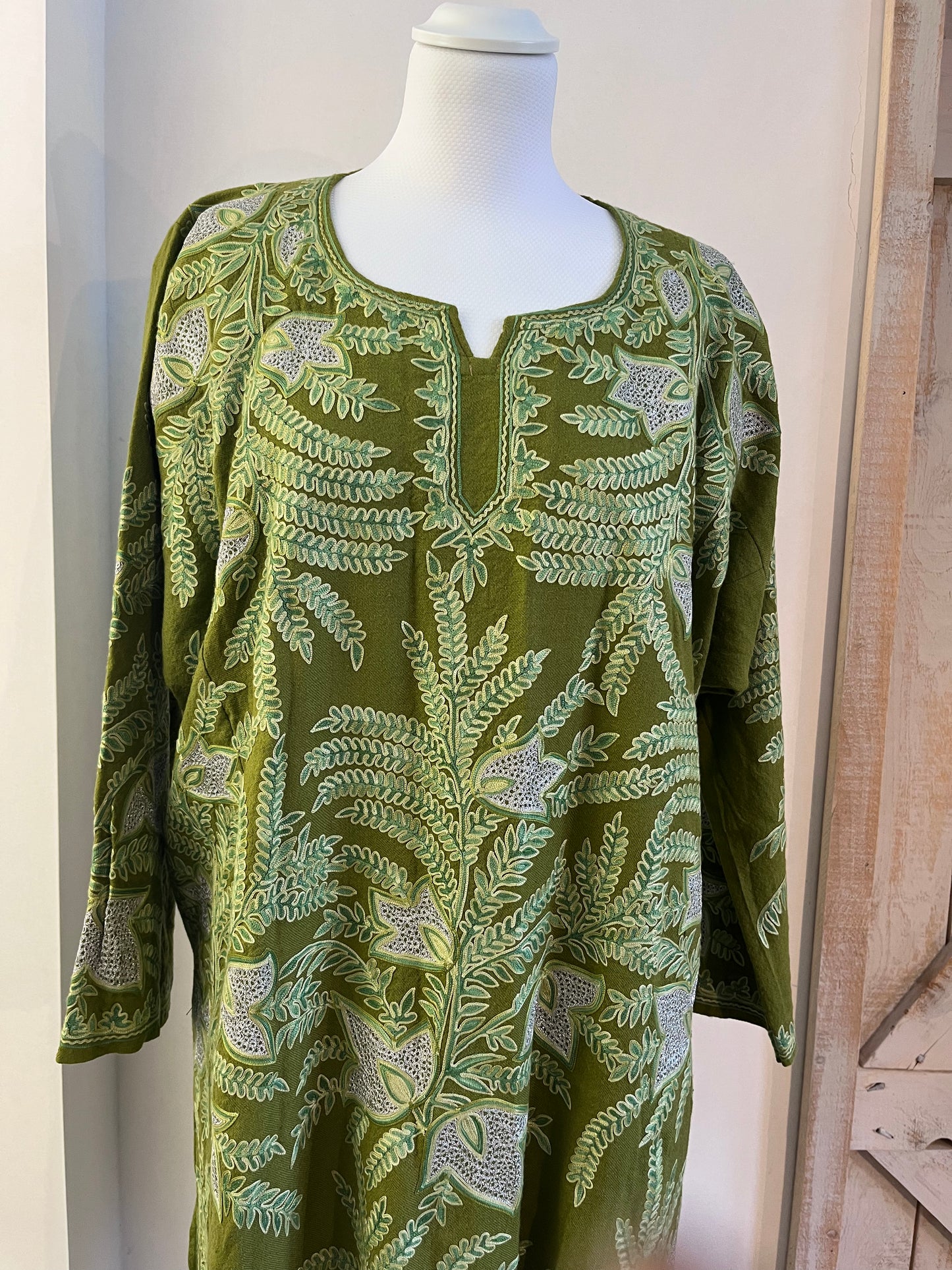 Wool kaftan with hand embroideries