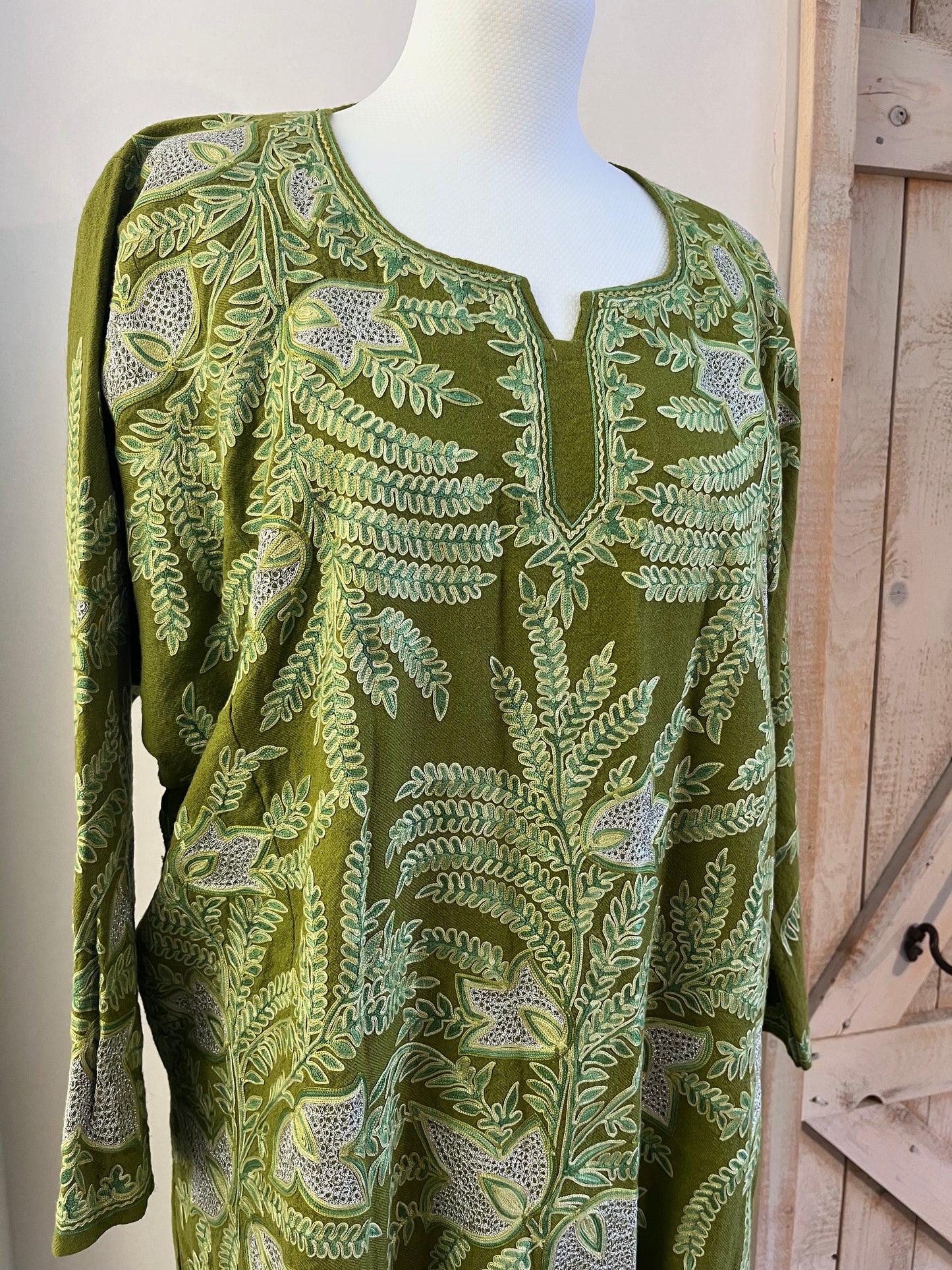 Wool kaftan with hand embroideries