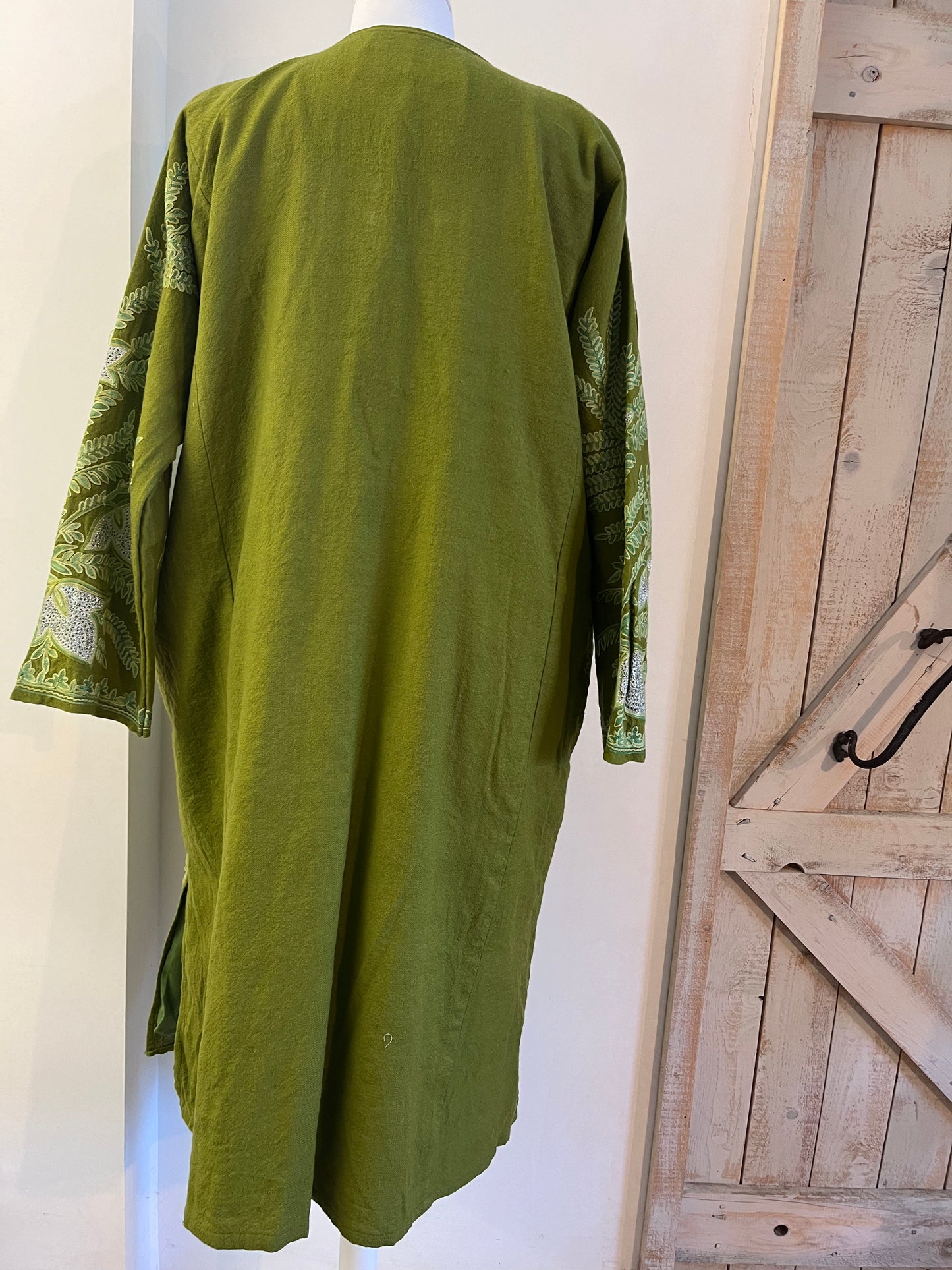 Wool kaftan with hand embroideries