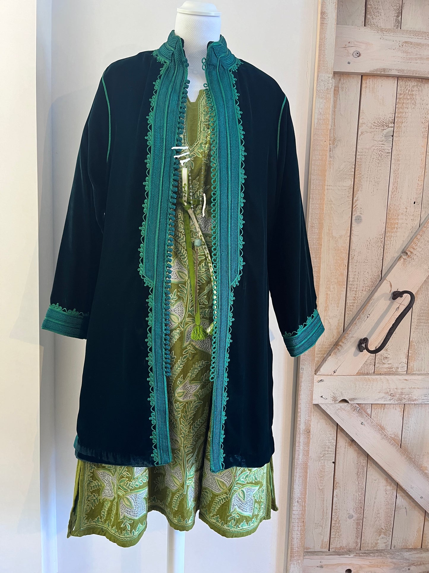 Wool kaftan with hand embroideries