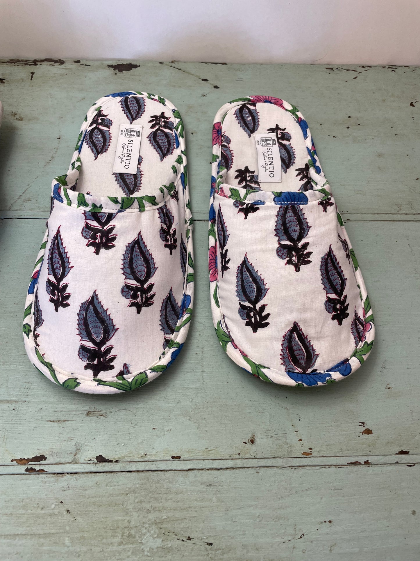 Hand-printed cotton travel slippers