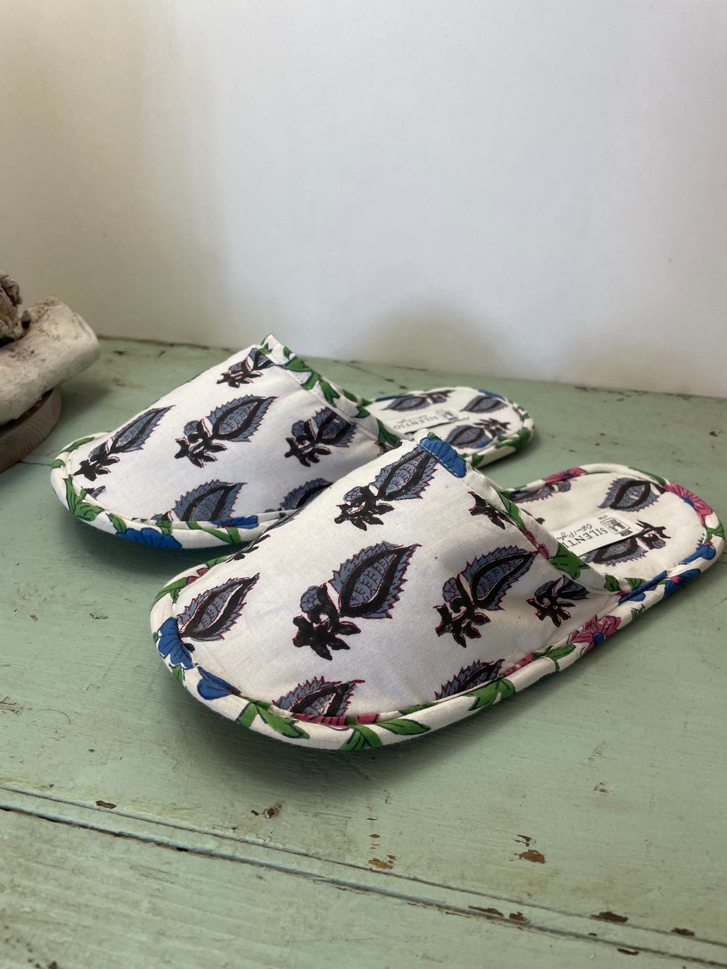 Hand-printed cotton travel slippers