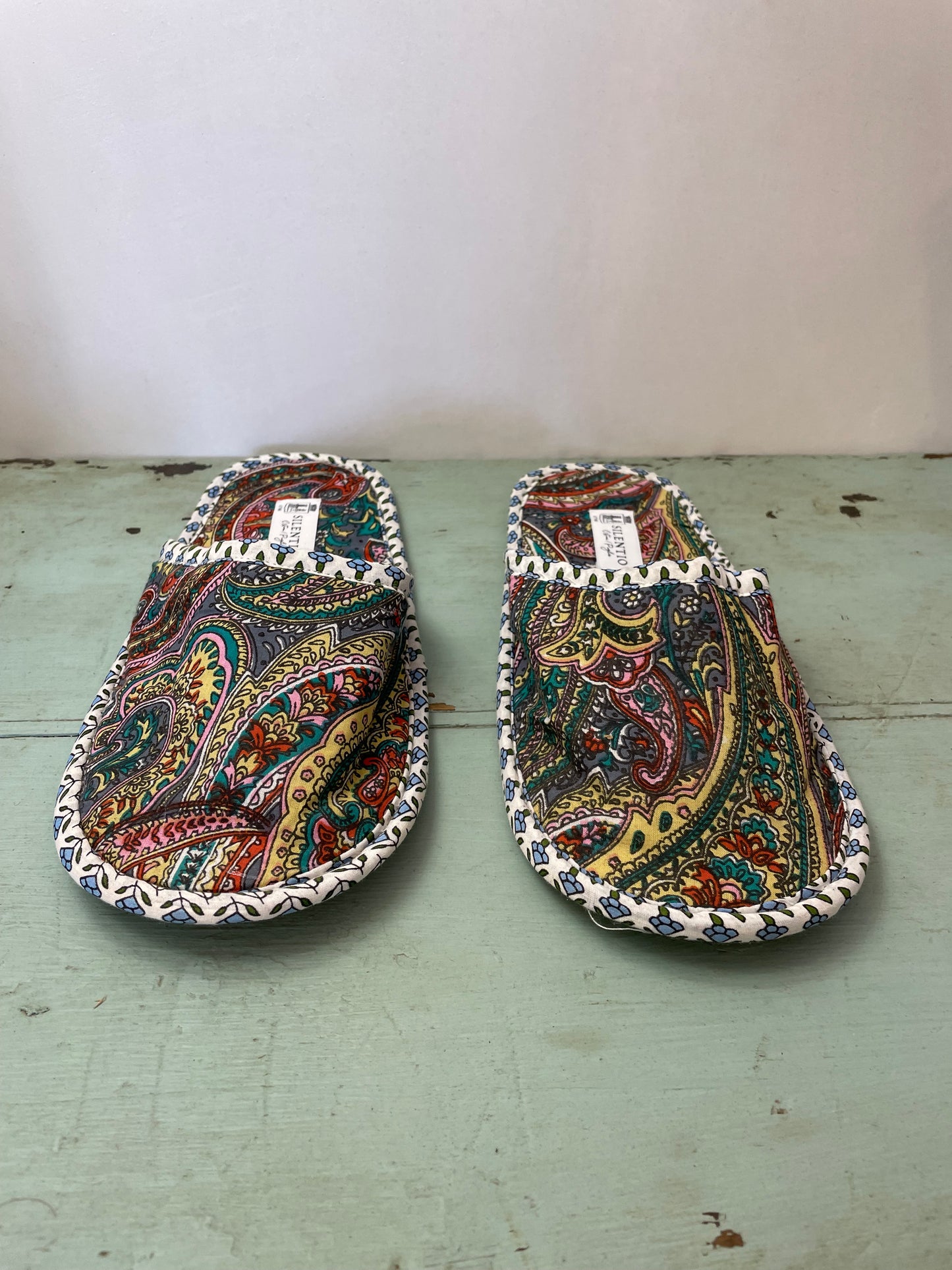 Hand-printed cotton travel slippers