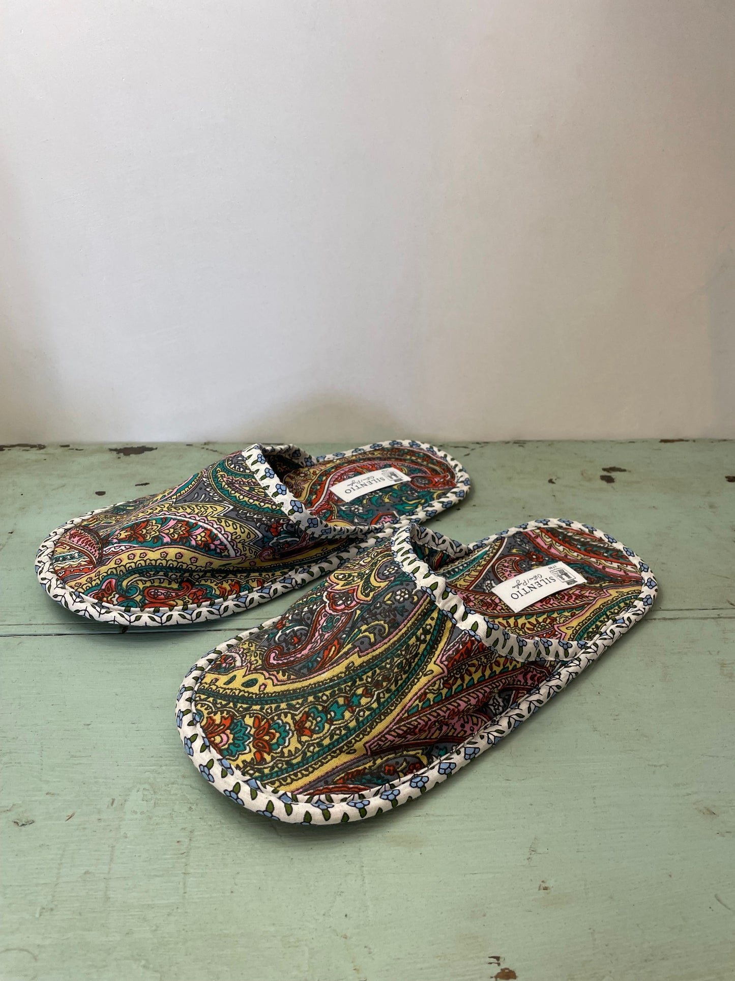 Hand-printed cotton travel slippers