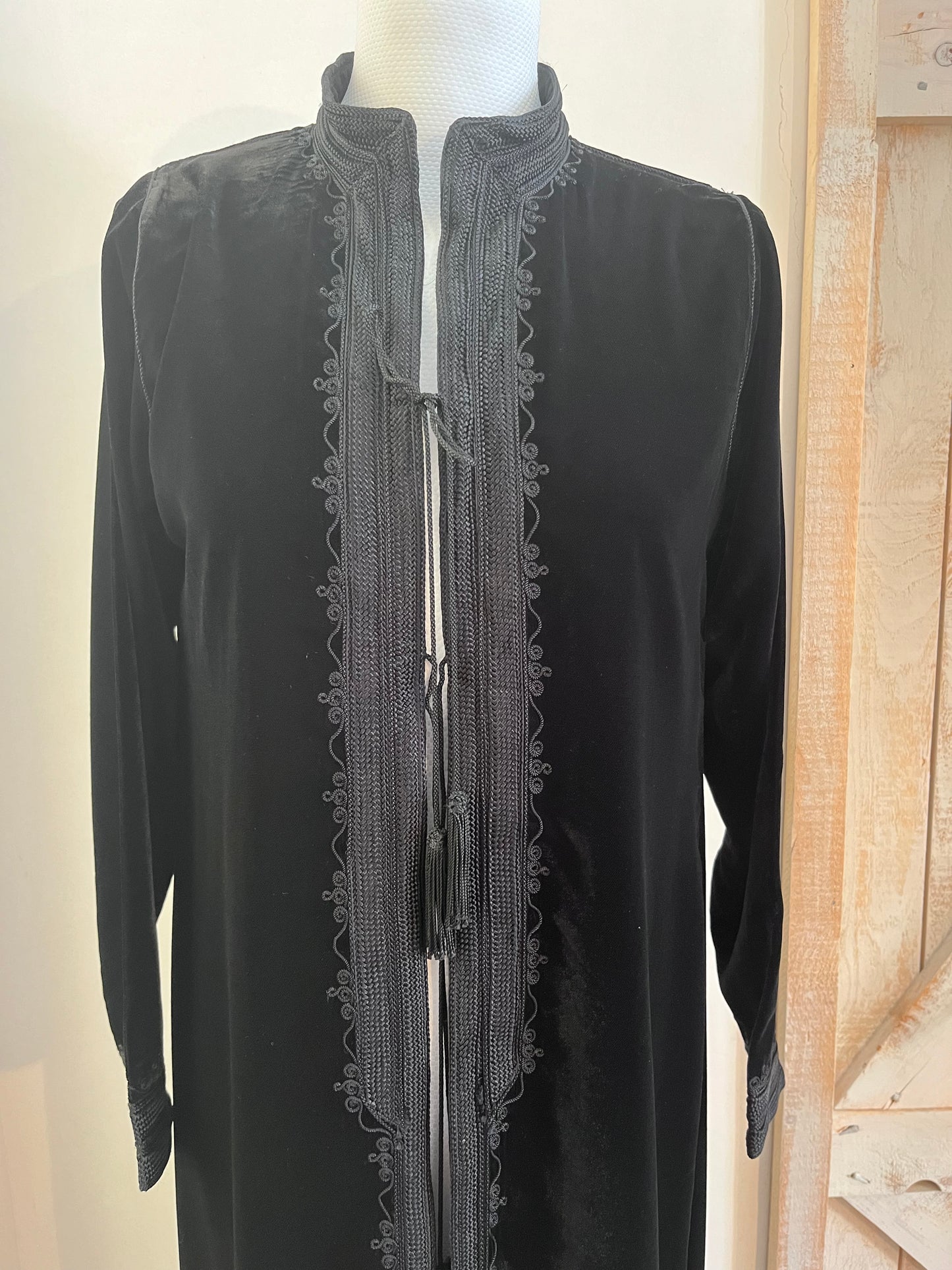 Velvet jacket with Moroccan embroidery